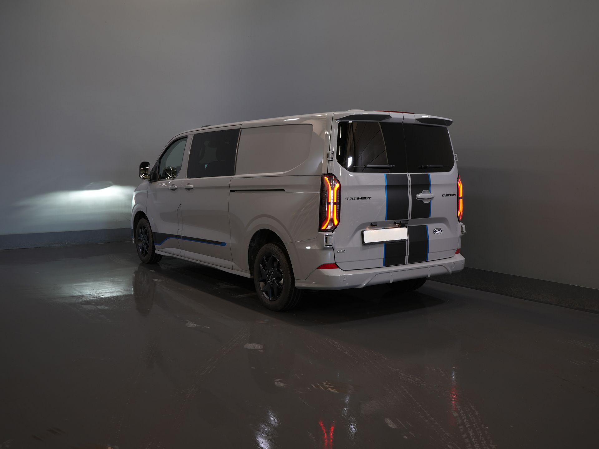 Ford Transit Custom Van 320 2.5 PHEV L2 Sport DC Double Cab 2xSchiebetür/ Adapt.Cruise/ Elek.Seat/ LED/ Carplay/ Standheizung/ Sitzheizung/ Lenkrad.