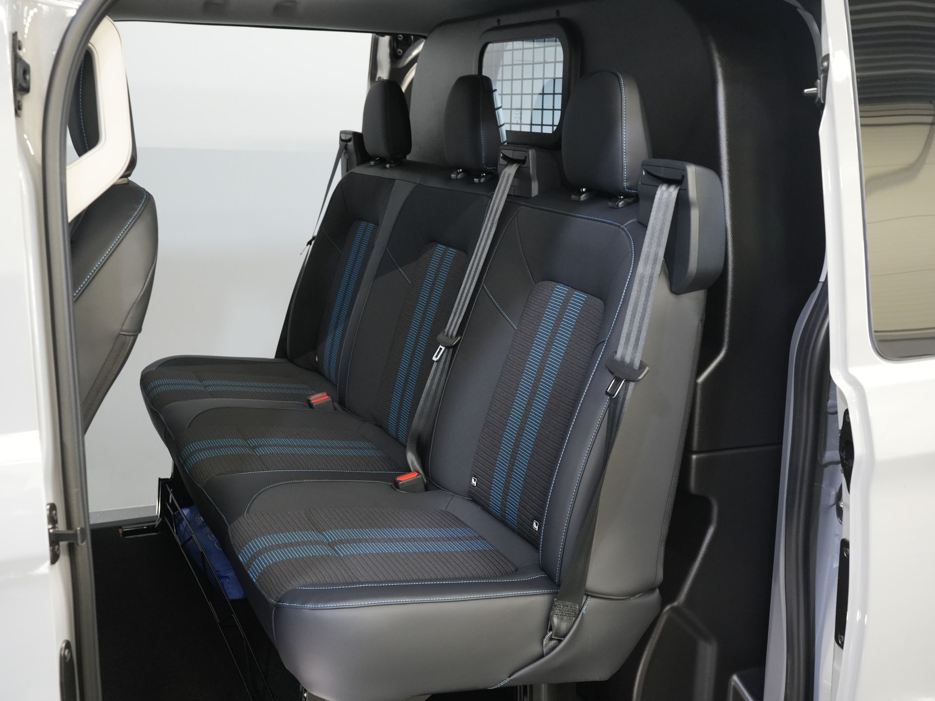 Ford Transit Custom Van 320 2.5 PHEV L2 Sport DC Double Cab 2xSchiebetür/ Adapt.Cruise/ Elek.Seat/ LED/ Carplay/ Standheizung/ Sitzheizung/ Lenkrad.