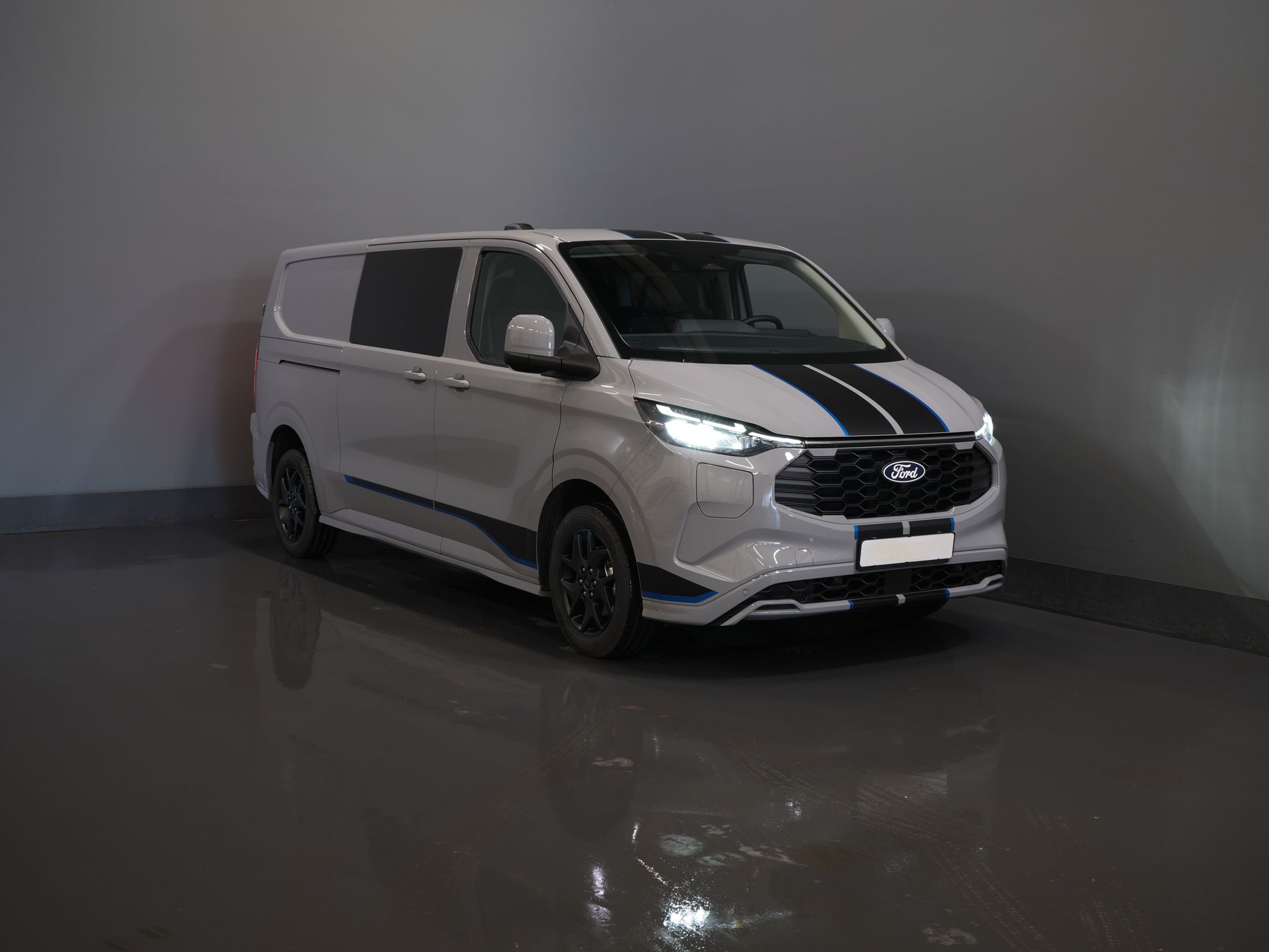 Ford Transit Custom Van 320 2.5 PHEV L2 Sport DC Double Cab 2xSchiebetür/ Adapt.Cruise/ Elek.Seat/ LED/ Carplay/ Standheizung/ Sitzheizung/ Lenkrad.