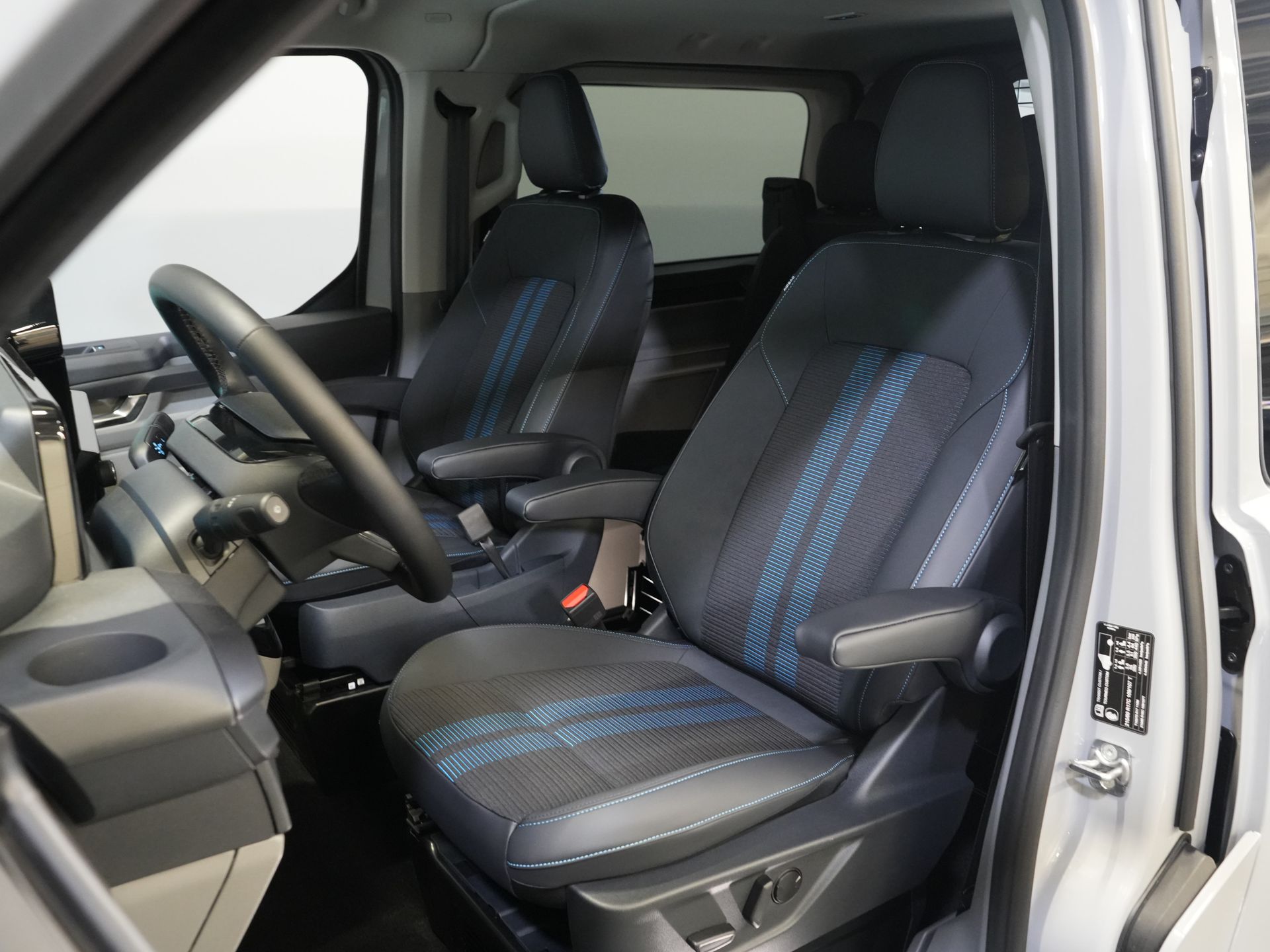 Ford Transit Custom Van 320 2.5 PHEV L2 Sport DC Double Cab 2xSchiebetür/ Adapt.Cruise/ Elek.Seat/ LED/ Carplay/ Standheizung/ Sitzheizung/ Lenkrad.