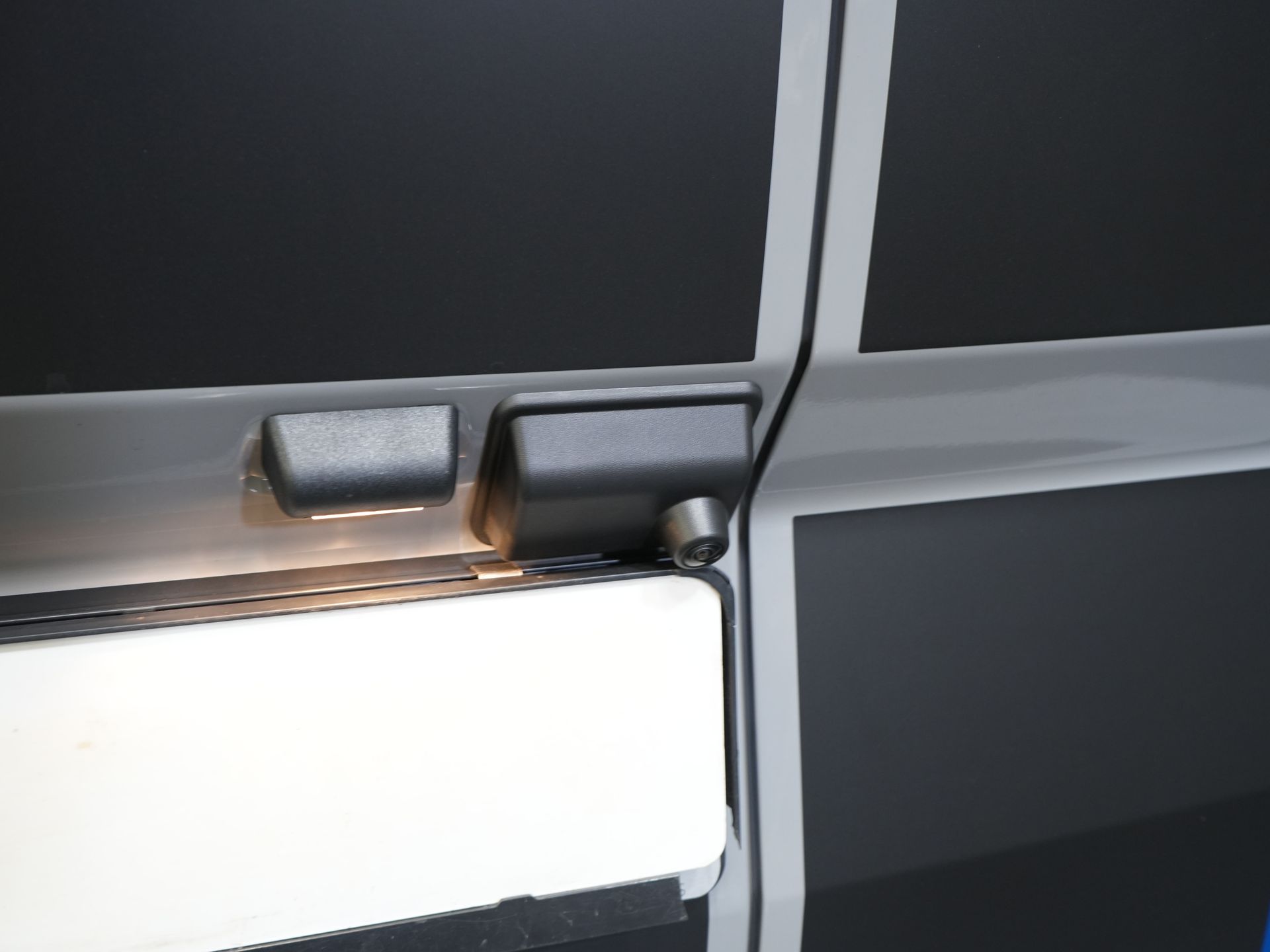 Ford Transit Custom Van 320 2.5 PHEV L2 Sport DC Double Cab 2xSchiebetür/ Adapt.Cruise/ Elek.Seat/ LED/ Carplay/ Standheizung/ Sitzheizung/ Lenkrad.