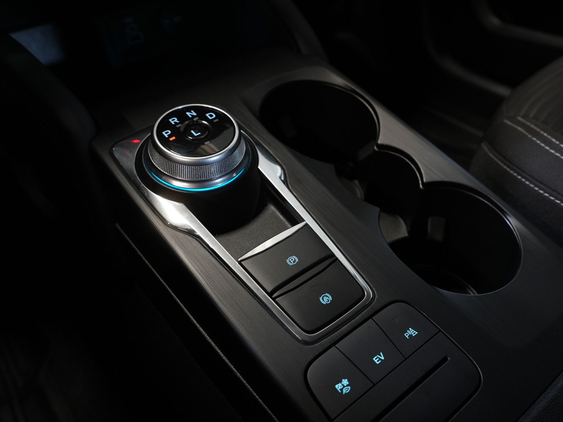 Ford Kuga SUV 2.5 PHEV 225 KM Titanium Navi/ Carplay/ Podgrzewane fotele/ Podgrzewana kierownica/ Kamera/ PDC/ Klimatyzacja