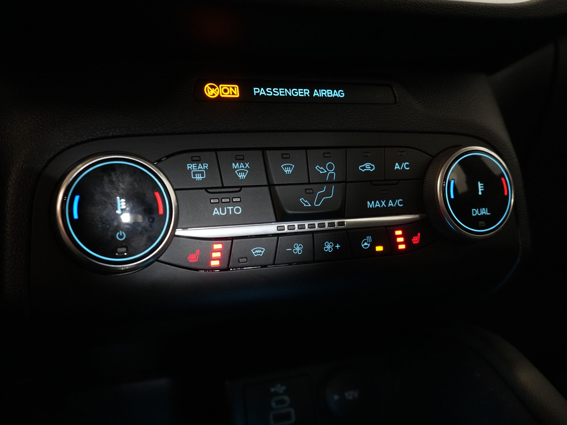 Ford Kuga SUV 2.5 PHEV 225 KM Titanium Navi/ Carplay/ Podgrzewane fotele/ Podgrzewana kierownica/ Kamera/ PDC/ Klimatyzacja