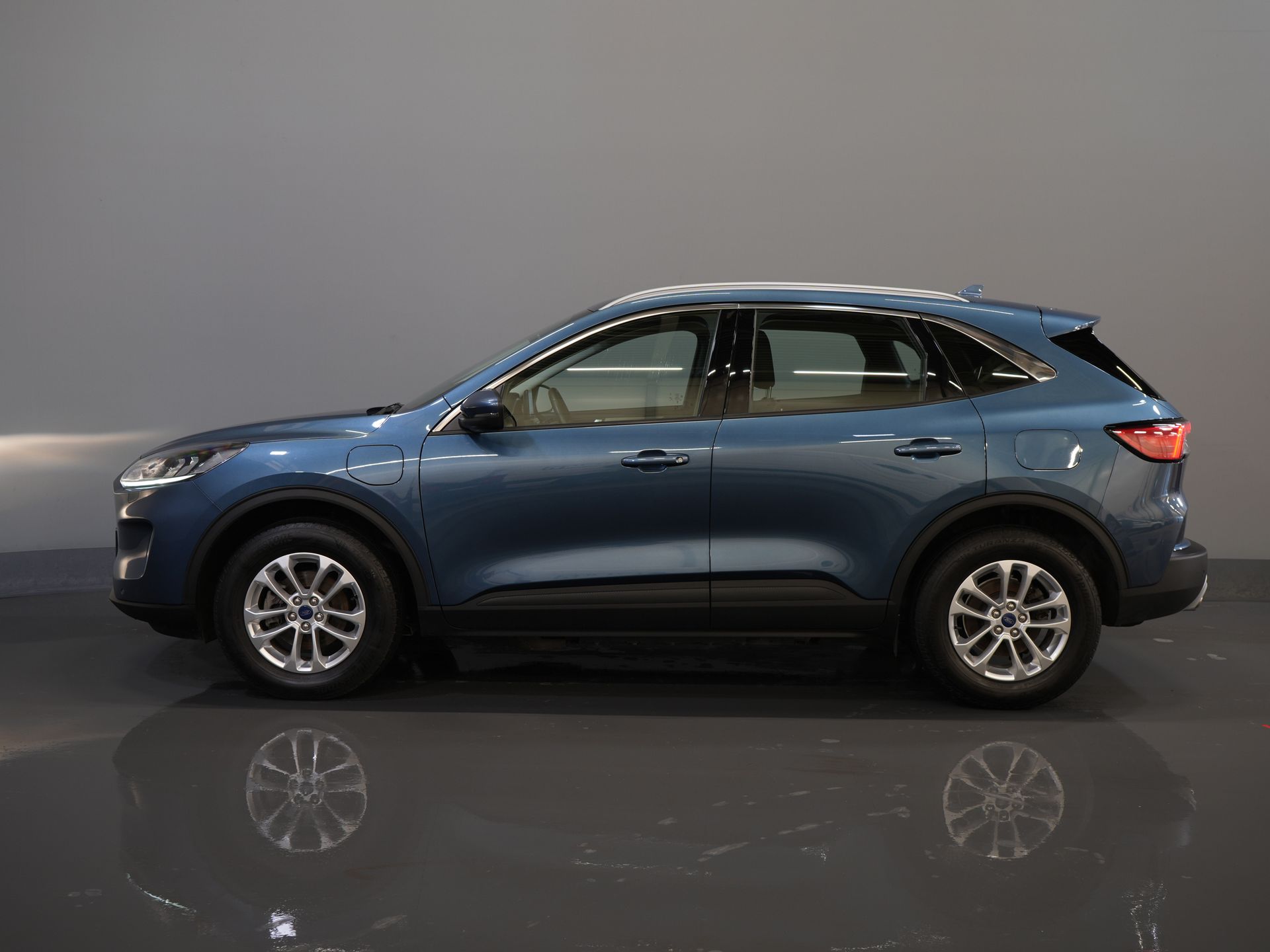 Ford Kuga SUV 2.5 PHEV 225 KM Titanium Navi/ Carplay/ Podgrzewane fotele/ Podgrzewana kierownica/ Kamera/ PDC/ Klimatyzacja