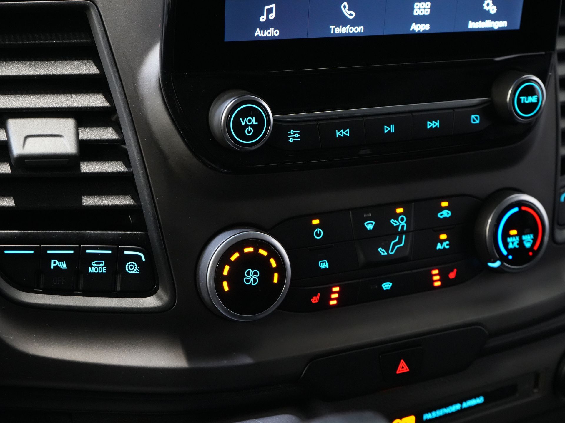 Ford Transit Custom Bestelbus 340 1.0 EcoBoost PHEV Aut. Trend BPM VRIJ! Bi-Xenon/ Carplay/ Stoelverw./ LMV/ Cruise/ Camera/ Airco