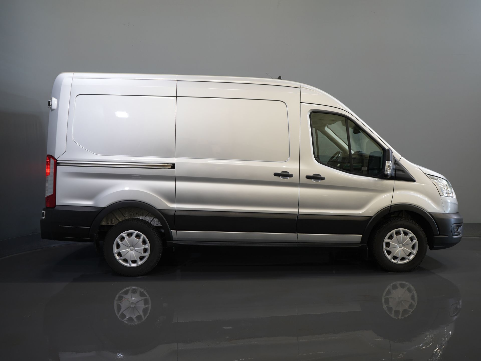 Ford Transit Furgonetă 350 2.0 TDCI 130 pk L2H2 Trend Echipare / Cruise / PDC / DAB / Aer condiționat
