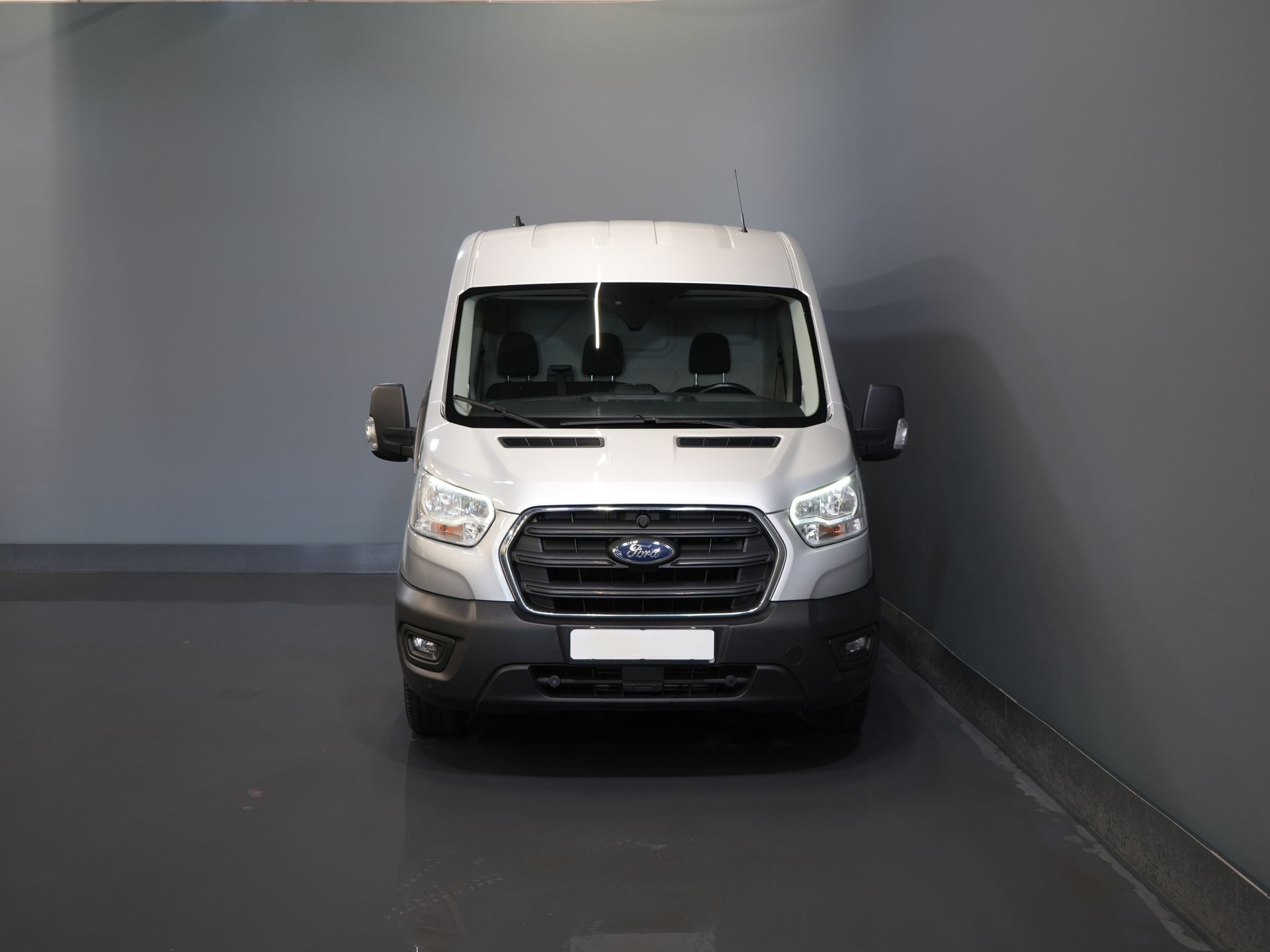 Ford Transit Furgonetă 350 2.0 TDCI 130 pk L2H2 Trend Echipare / Cruise / PDC / DAB / Aer condiționat