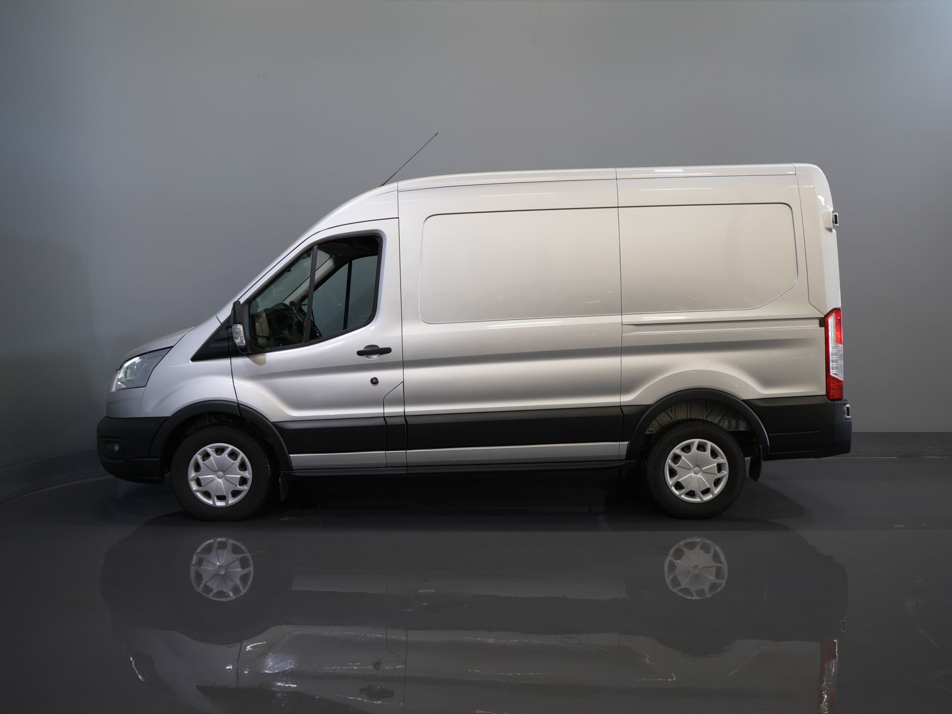 Ford Transit Furgonetă 350 2.0 TDCI 130 pk L2H2 Trend Echipare / Cruise / PDC / DAB / Aer condiționat