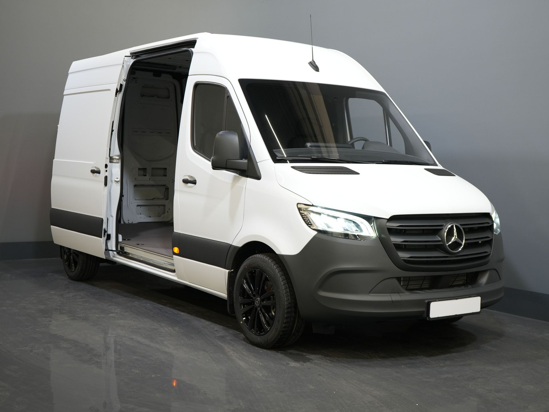 MAN TGE Van (SPRINTER) Aut. L2H2 BPM FREE/ LED/ Încălzire stand/ Încălzire scaune/ Carplay/ Cruise/ Cameră
