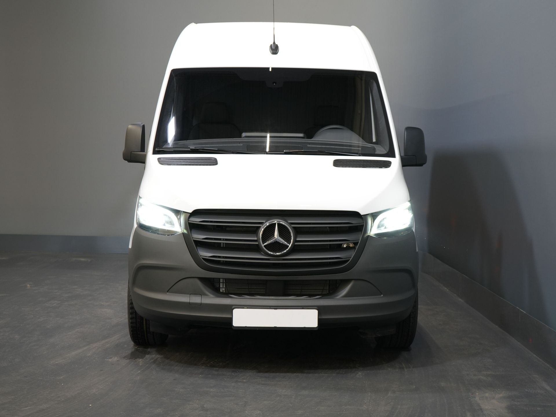 MAN TGE Van (SPRINTER) Aut. L2H2 BPM FREE/ LED/ Încălzire stand/ Încălzire scaune/ Carplay/ Cruise/ Cameră