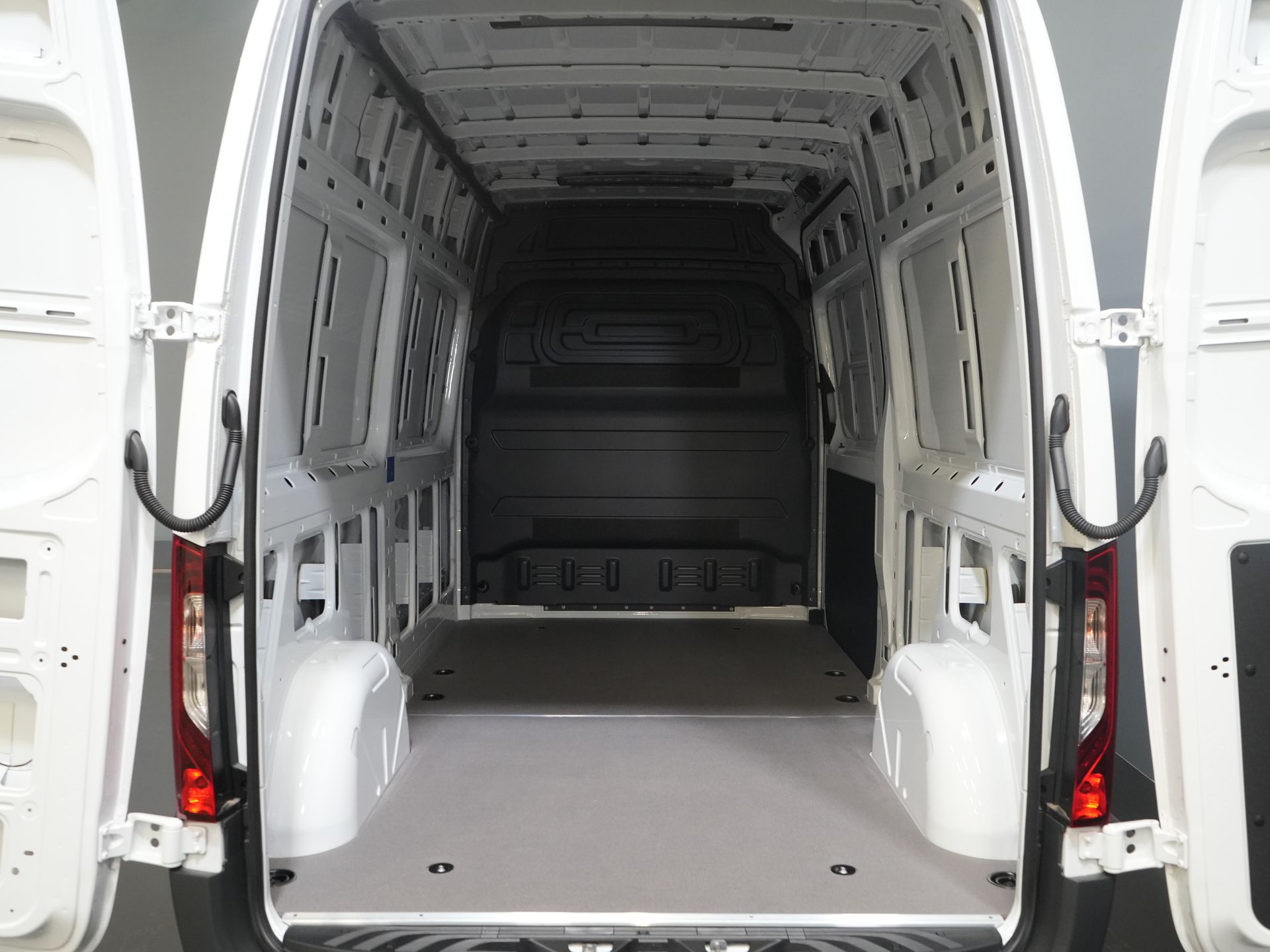 Volkswagen Crafter Van (MB Sprinter 211) Aut. L2H2 BPM FREE/ LED/ Calefacción de pie/ Calefacción de asiento/ Carplay/ Cruise/ Cámara