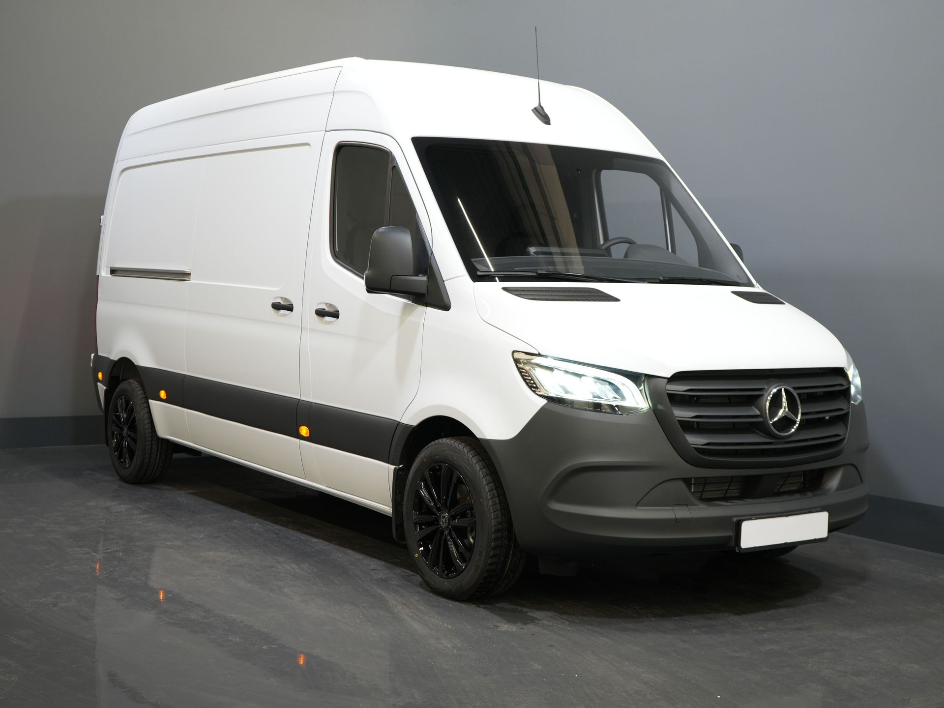 MAN TGE Van (SPRINTER) Aut. L2H2 BPM FREE/ LED/ Încălzire stand/ Încălzire scaune/ Carplay/ Cruise/ Cameră
