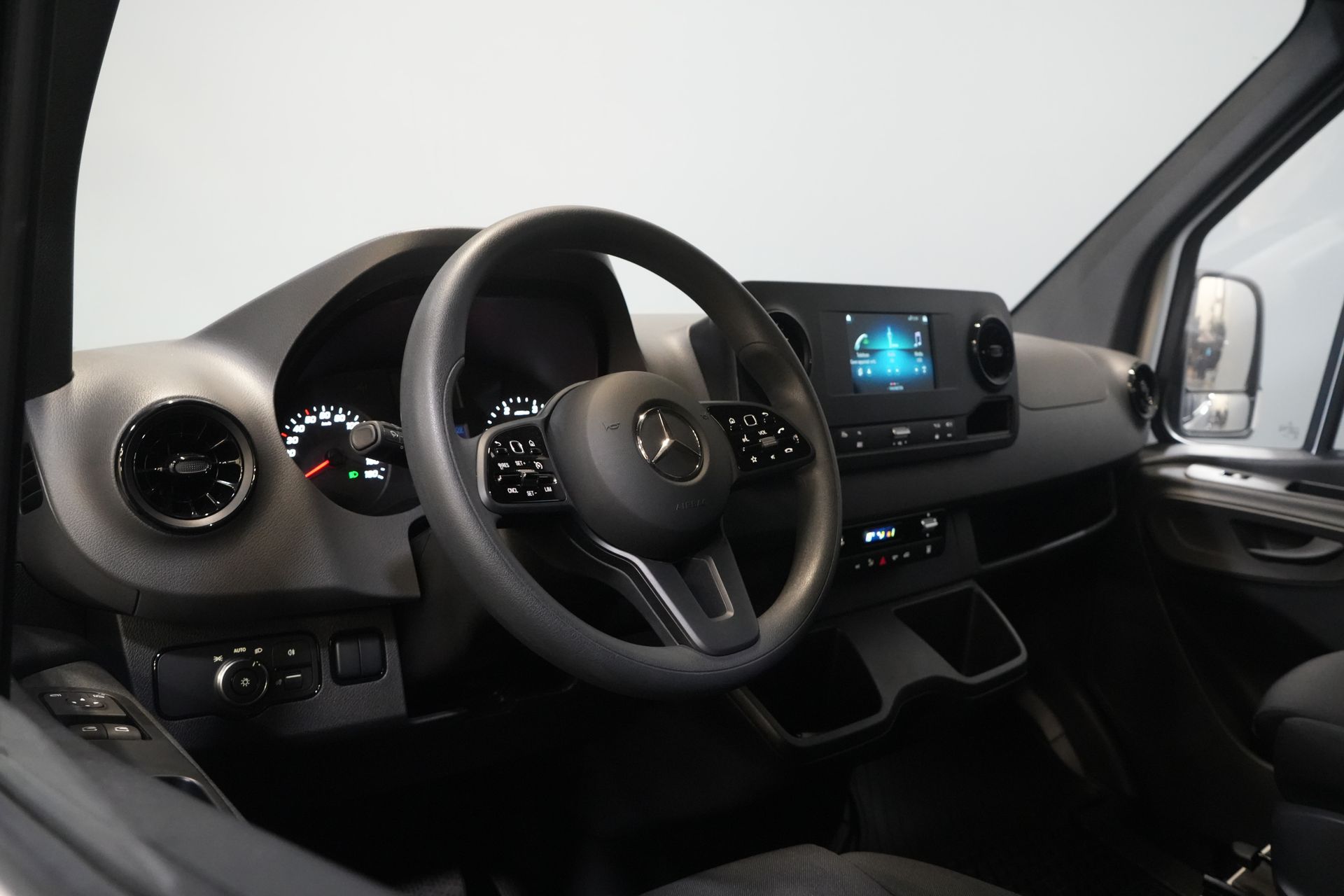 Volkswagen Crafter Van (MB Sprinter 211) авт. L2H2 BPM FREE/ LED/ Підігрів підставки/ Підігрів сидінь/ Carplay/ Круїз/ Камера