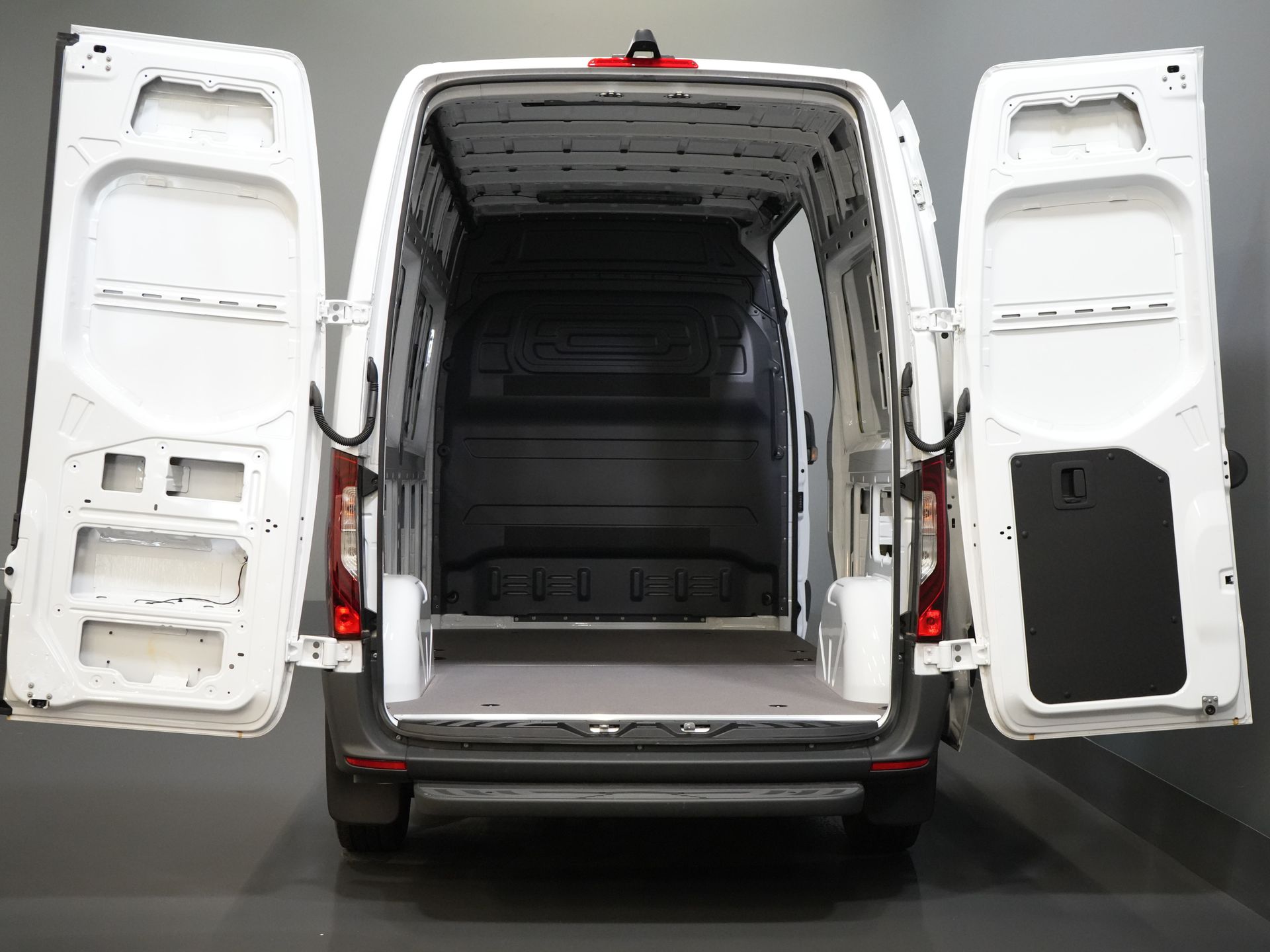 Volkswagen Crafter Van (MB Sprinter 211) Aut. L2H2 BPM FREE/ LED/ Calefacción de pie/ Calefacción de asiento/ Carplay/ Cruise/ Cámara