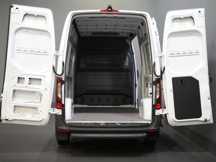 Volkswagen Crafter Van (MB Sprinter 211) Aut. L2H2 BPM FREE/ LED/ Calefacción de pie/ Calefacción de asiento/ Carplay/ Cruise/ Cámara