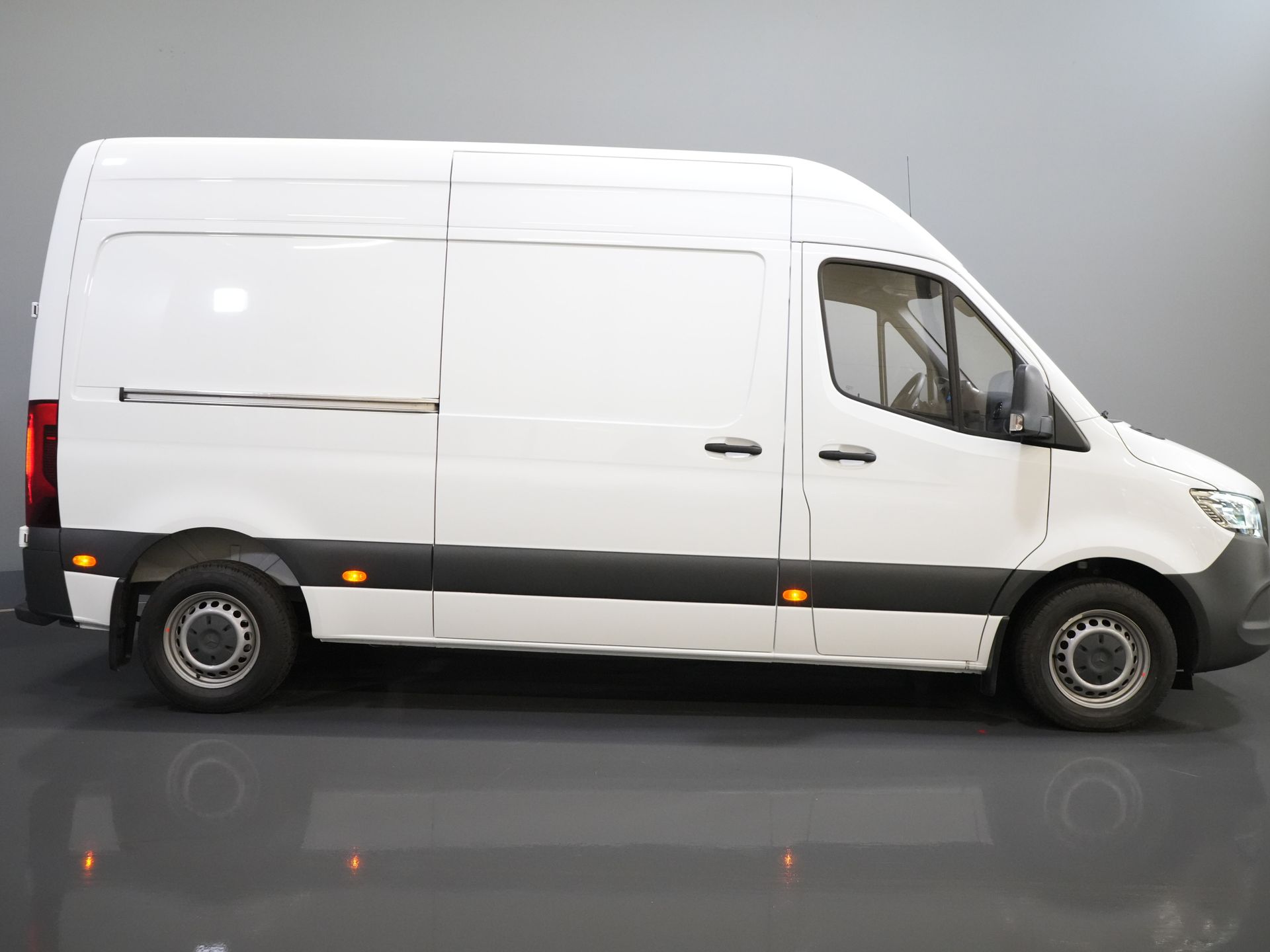 Volkswagen Crafter Van (MB Sprinter 211) Aut. L2H2 BPM FREE/ LED/ Calefacción de pie/ Calefacción de asiento/ Carplay/ Cruise/ Cámara