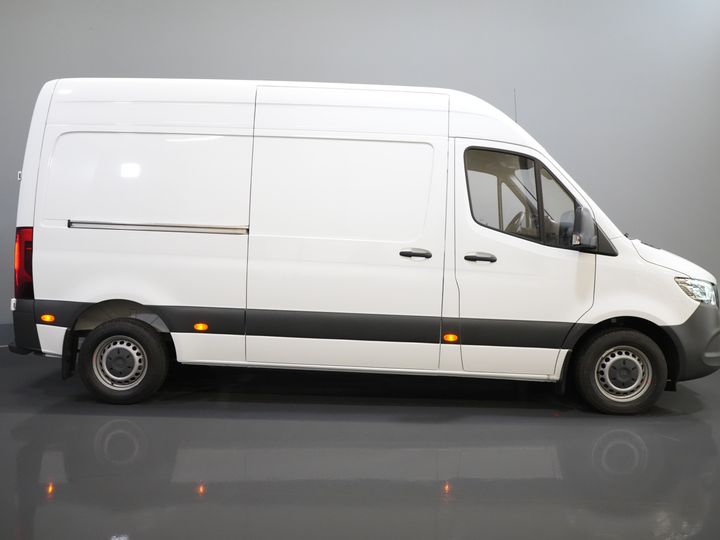 Volkswagen Crafter Van (MB Sprinter 211) Aut. L2H2 BPM FREE/ LED/ Calefacción de pie/ Calefacción de asiento/ Carplay/ Cruise/ Cámara