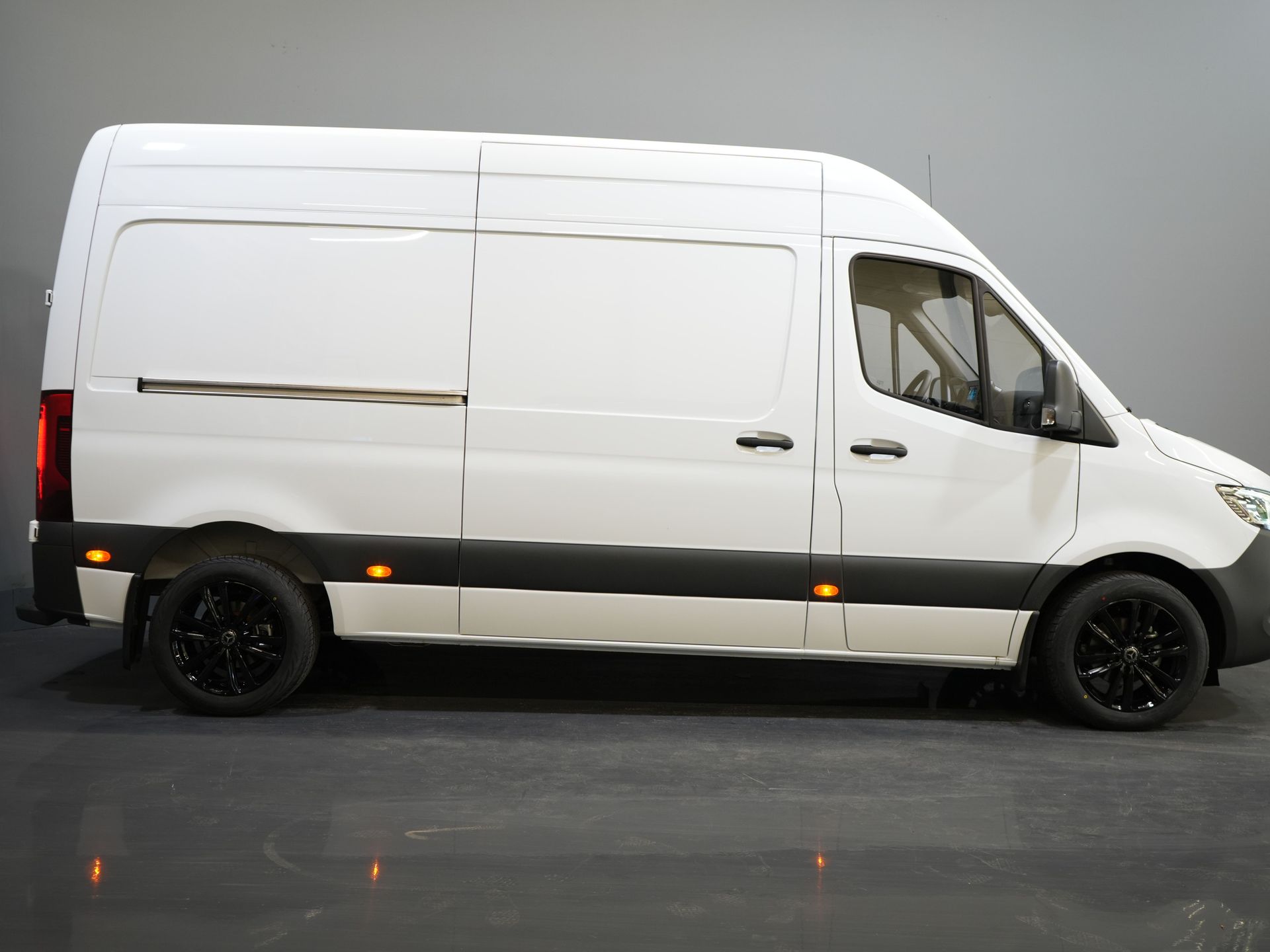 MAN TGE Van (SPRINTER) Aut. L2H2 BPM FREE/ LED/ Încălzire stand/ Încălzire scaune/ Carplay/ Cruise/ Cameră