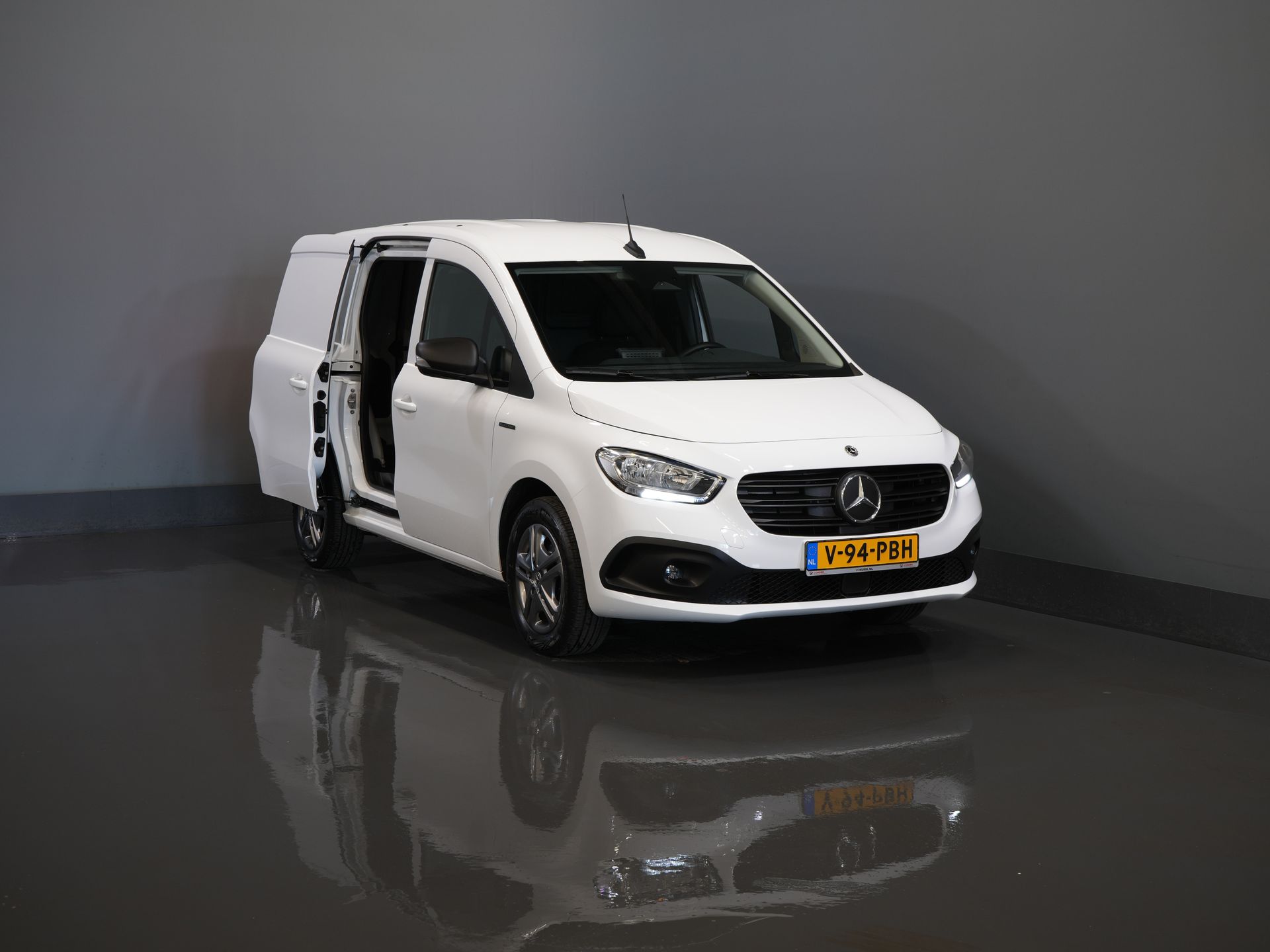 Mercedes-Benz eCitan Van Pro 51 kWh 280 km WLTP Faelift/ Încălzire pe stativ/ Scaune noi/ Direcție nouă/ Carplay/ Navi/ Cameră/ PDC/ Climă/ Cruise