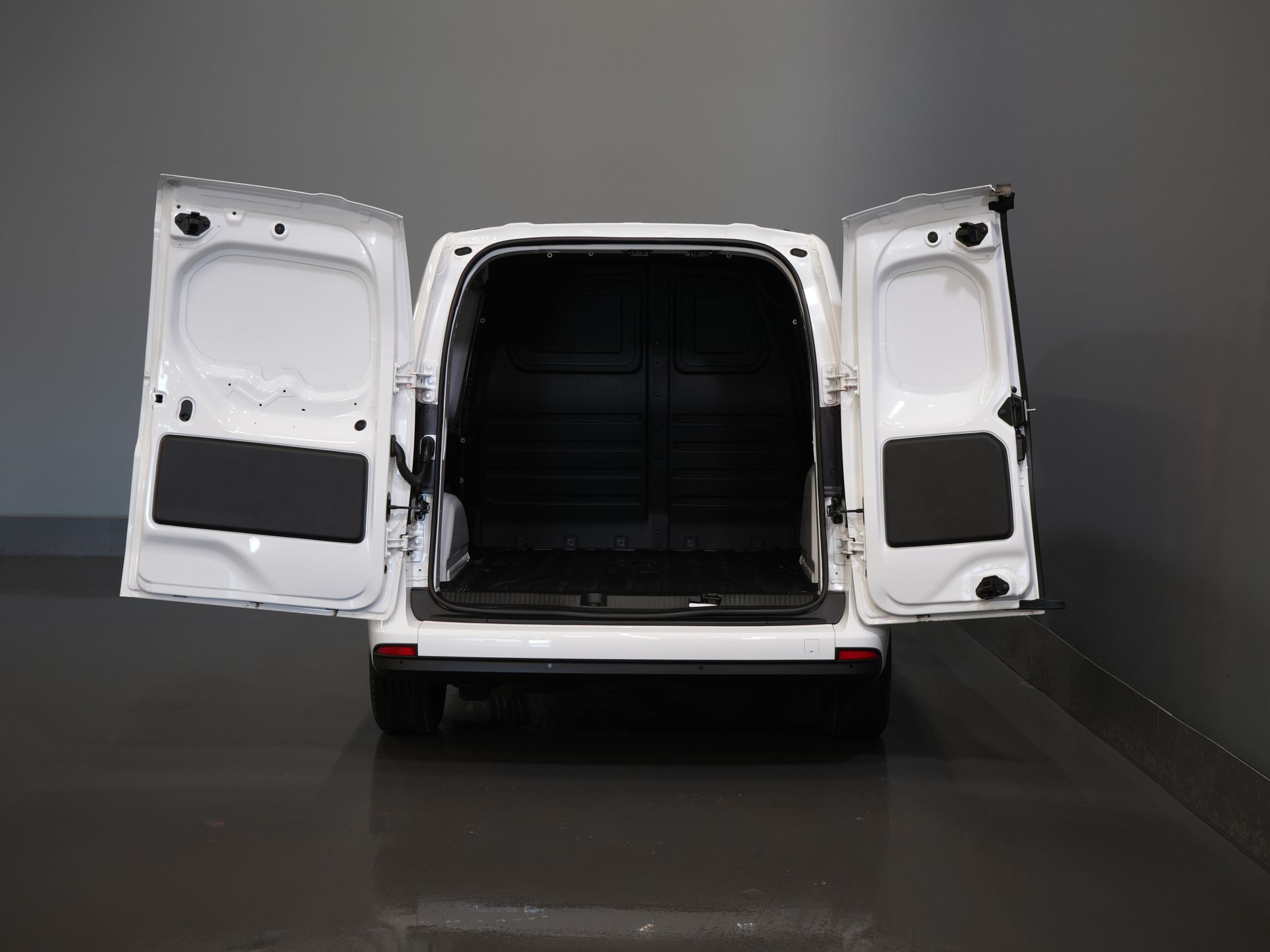 Mercedes-Benz eCitan Van Pro 51 kWh 280 km WLTP Faelift/ Încălzire pe stativ/ Scaune noi/ Direcție nouă/ Carplay/ Navi/ Cameră/ PDC/ Climă/ Cruise