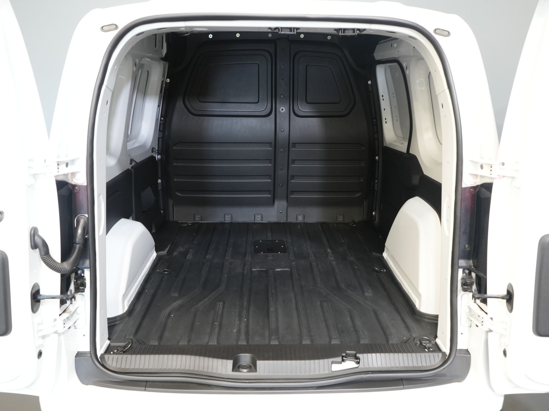 Mercedes-Benz eCitan Van Pro 51 kWh 280 km WLTP Faelift/ Încălzire pe stativ/ Scaune noi/ Direcție nouă/ Carplay/ Navi/ Cameră/ PDC/ Climă/ Cruise