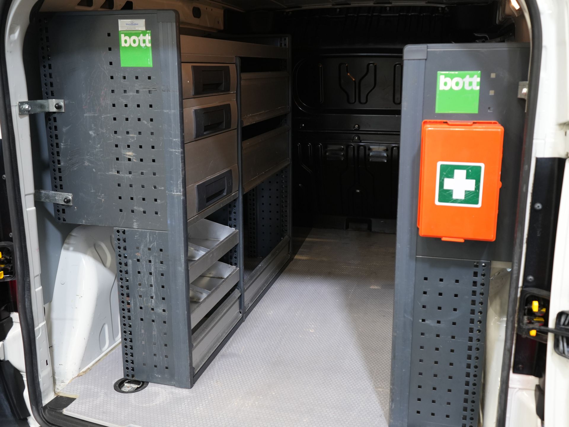 Opel Combo Bestelbus 1.3 CDTi 100 pk L2 MARGE BPM VRIJ! BOTT Inrichting/ Cruise/ PDC/ Airco/ Trekhaak