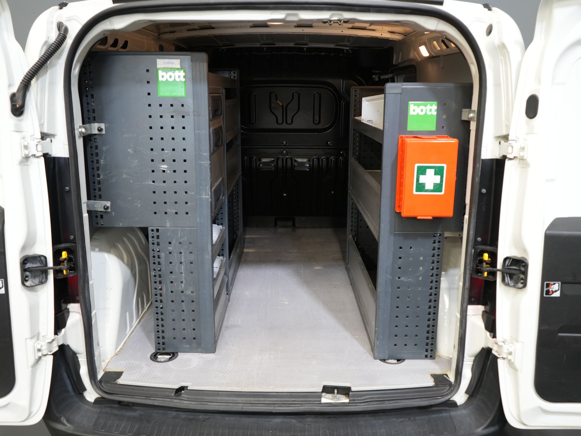 Opel Combo Bestelbus 1.3 CDTi 100 pk L2 MARGE BPM VRIJ! BOTT Inrichting/ Cruise/ PDC/ Airco/ Trekhaak