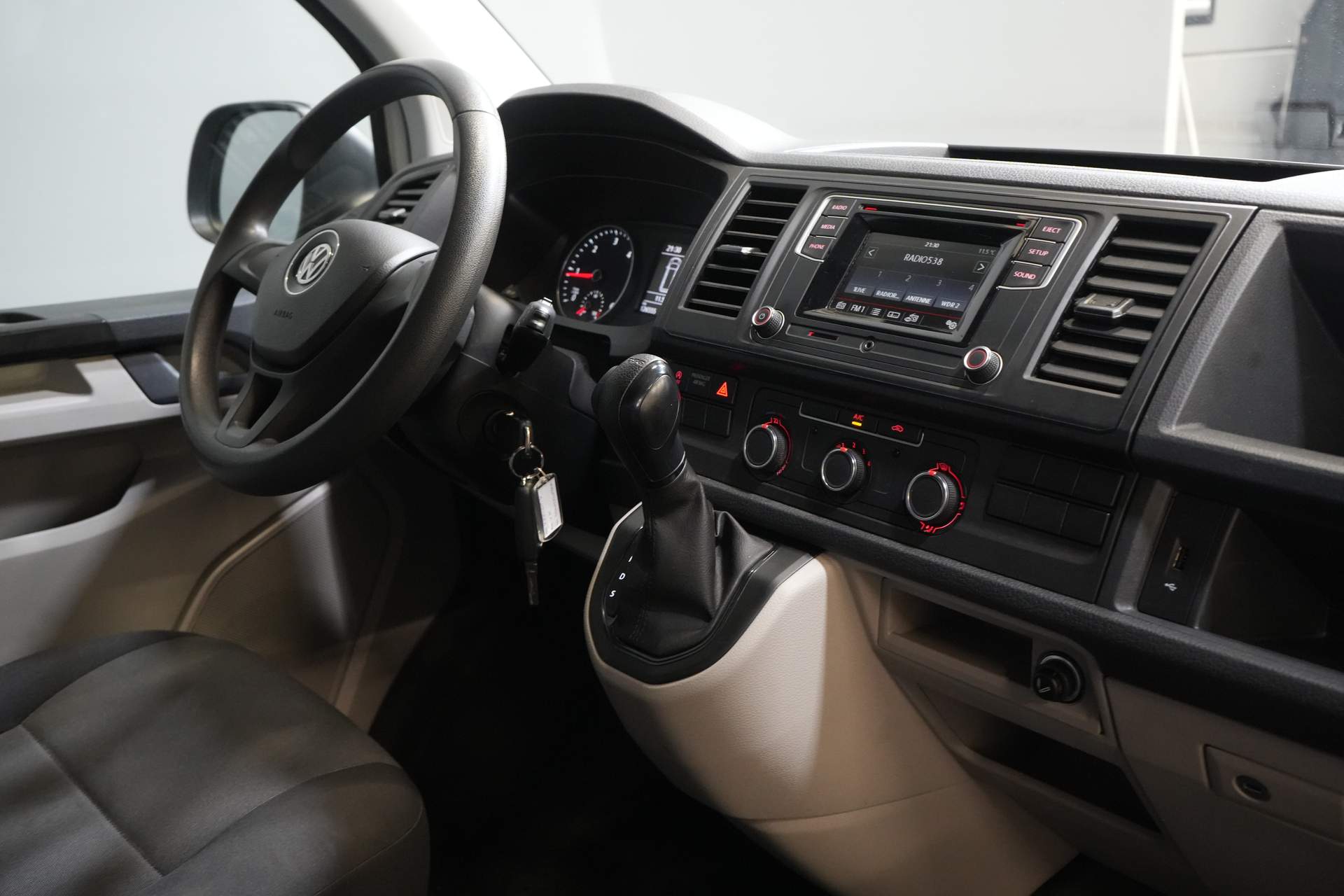 Volkswagen Transporter Van 2.0 TDI 150 к.с. DSG Aut (Demo) BPM БЕЗКОШТОВНО! 2.5т Фаркоп / Кондиціонер / Двері