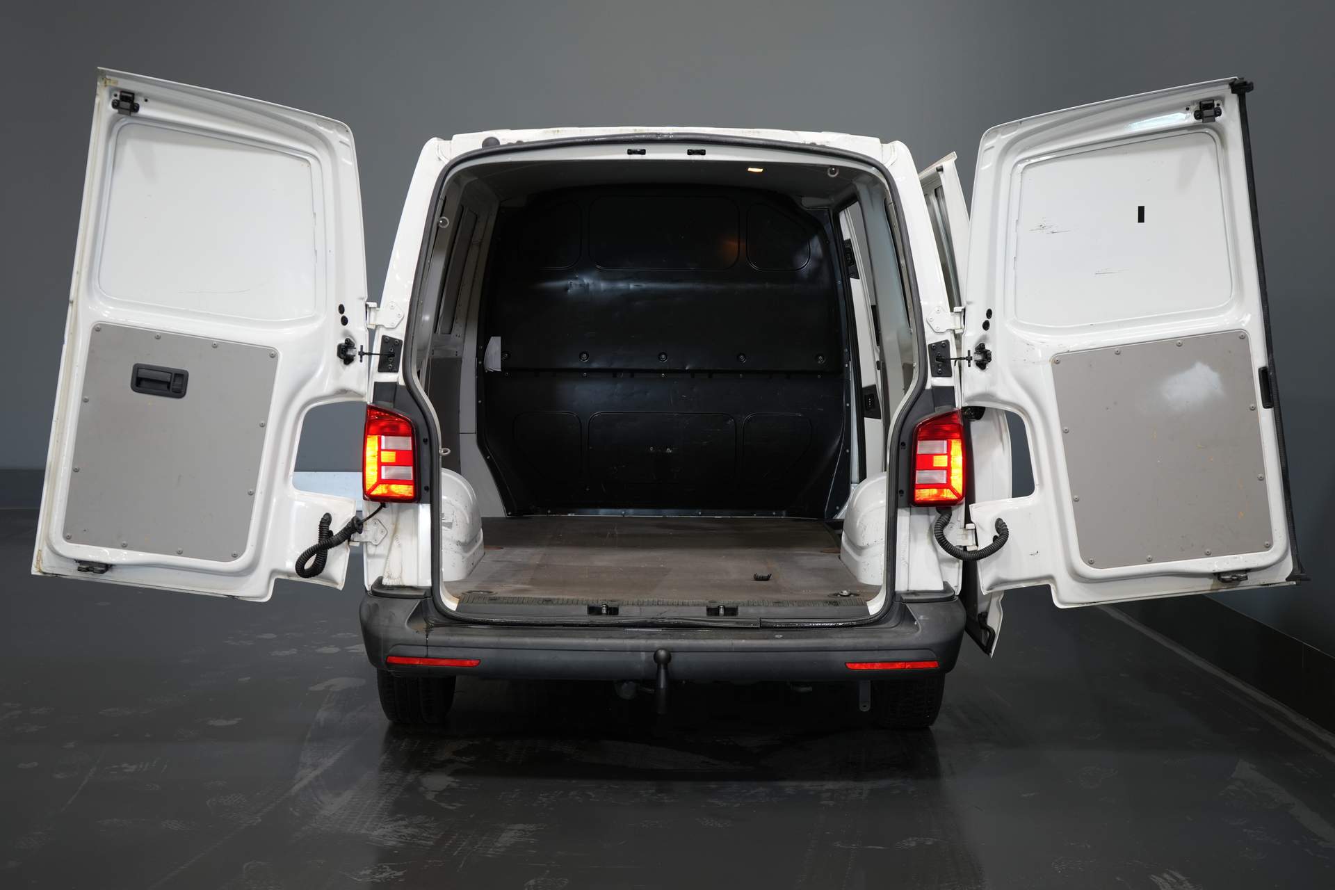 Volkswagen Transporter Van 2.0 TDI 150 к.с. DSG Aut (Demo) BPM БЕЗКОШТОВНО! 2.5т Фаркоп / Кондиціонер / Двері