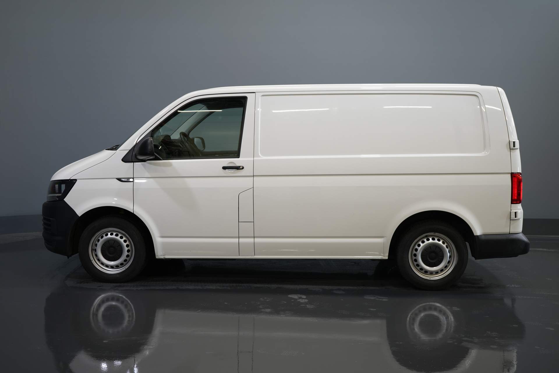 Volkswagen Transporter Van 2.0 TDI 150 к.с. DSG Aut (Demo) BPM БЕЗКОШТОВНО! 2.5т Фаркоп / Кондиціонер / Двері