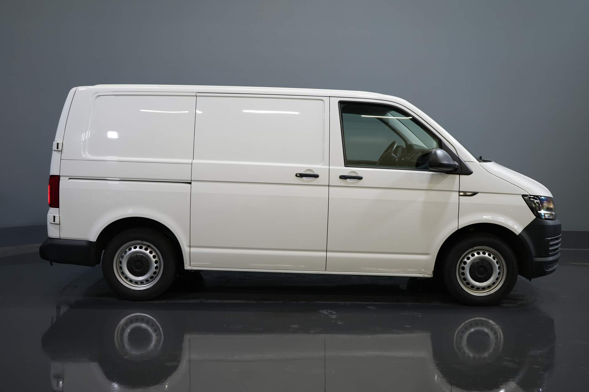 Volkswagen Transporter Van 2.0 TDI 150 к.с. DSG Aut (Demo) BPM БЕЗКОШТОВНО! 2.5т Фаркоп / Кондиціонер / Двері
