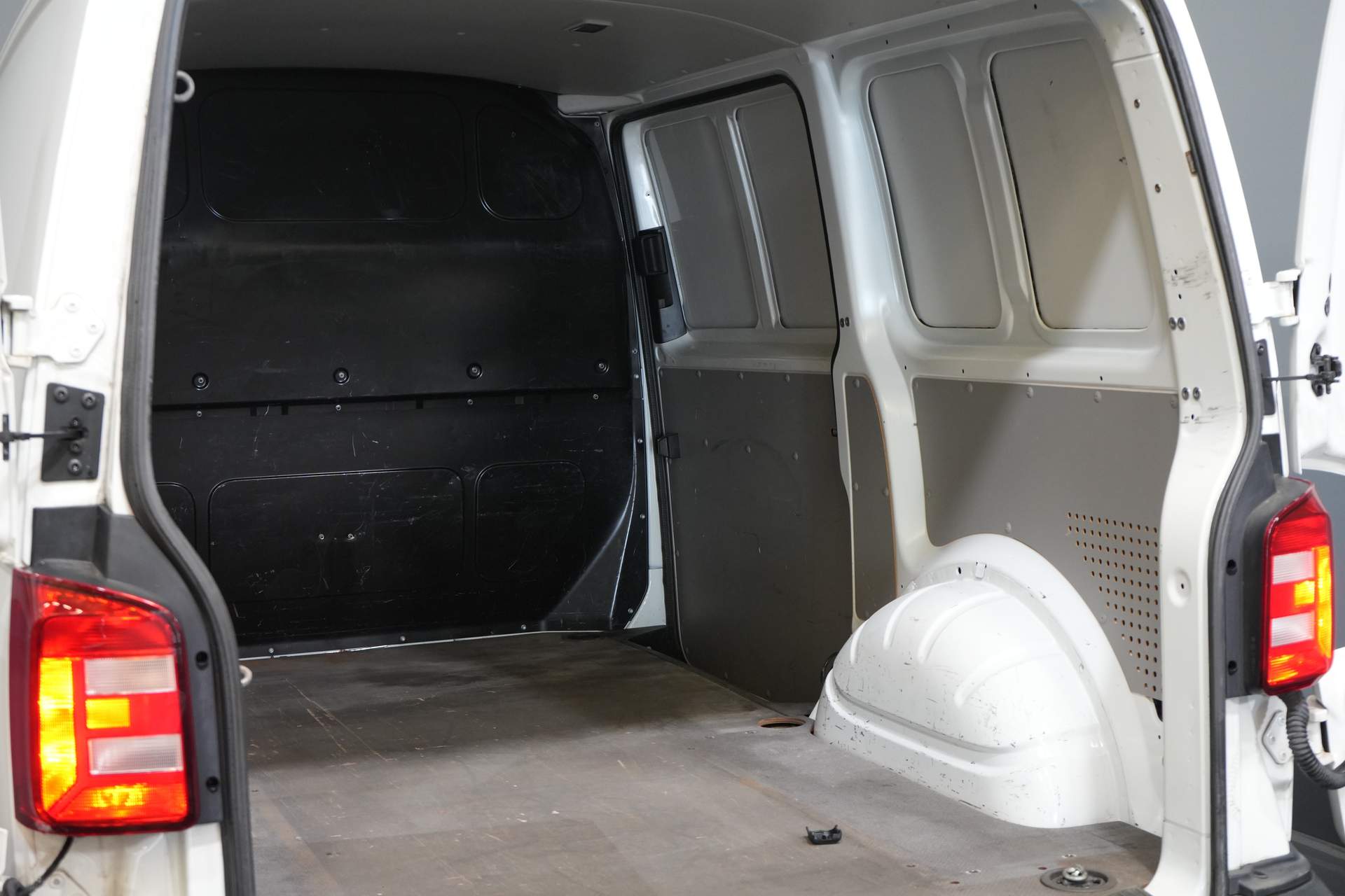 Volkswagen Transporter Van 2.0 TDI 150 к.с. DSG Aut (Demo) BPM БЕЗКОШТОВНО! 2.5т Фаркоп / Кондиціонер / Двері