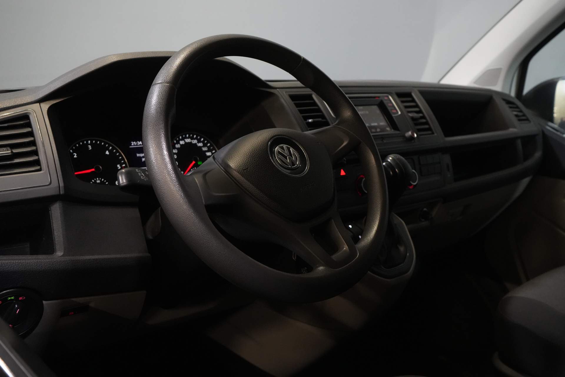 Volkswagen Transporter Van 2.0 TDI 150 к.с. DSG Aut (Demo) BPM БЕЗКОШТОВНО! 2.5т Фаркоп / Кондиціонер / Двері