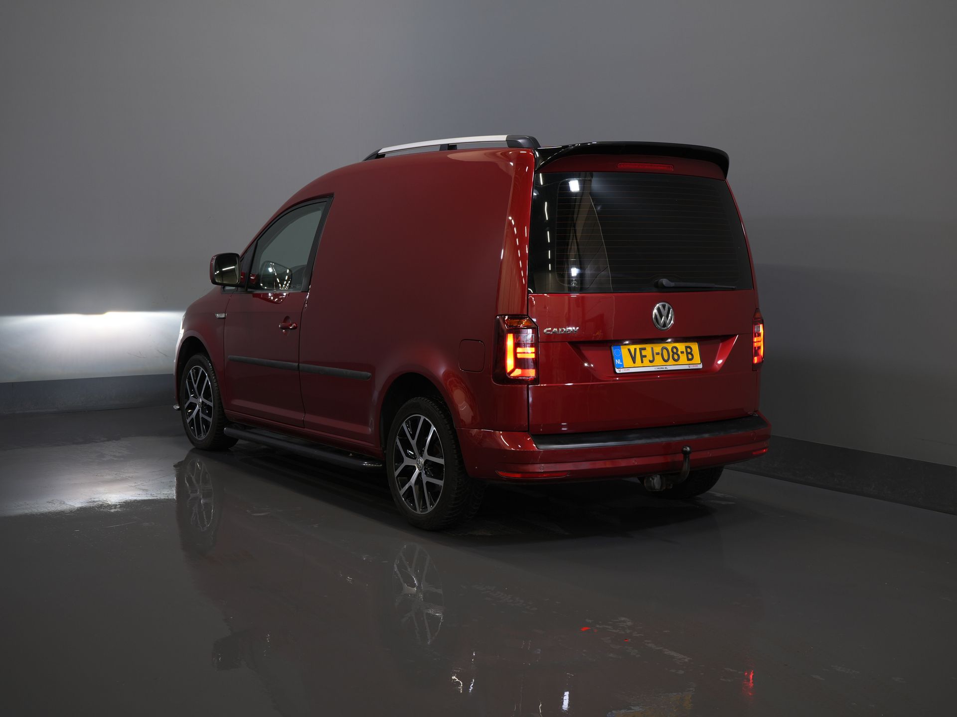 Volkswagen Caddy Фургон 2.0 TDI 100 к.с. C-Edition DSG Aut. Без ПДВ! Біксенон/ Адаптивний круїз-контроль/ Шкіра/ Клімат-контроль/ Carplay/ Підігрів сидінь/ Рейлінги на даху/ Бічні підніжки/ 