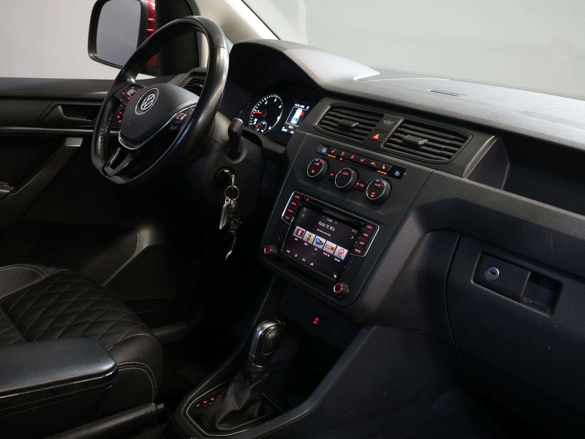 Volkswagen Caddy Фургон 2.0 TDI 100 к.с. C-Edition DSG Aut. Без ПДВ! Біксенон/ Адаптивний круїз-контроль/ Шкіра/ Клімат-контроль/ Carplay/ Підігрів сидінь/ Рейлінги на даху/ Бічні підніжки/ 