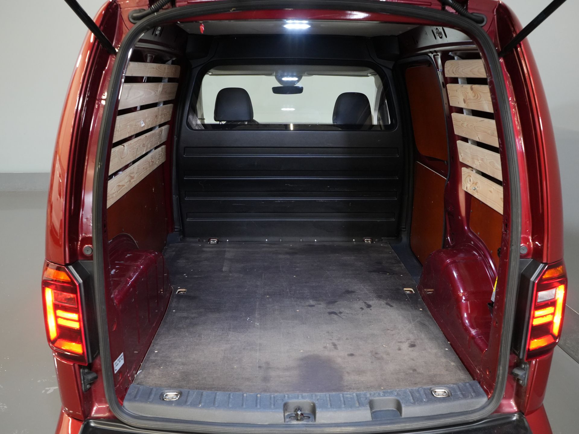 Volkswagen Caddy Фургон 2.0 TDI 100 к.с. C-Edition DSG Aut. Без ПДВ! Біксенон/ Адаптивний круїз-контроль/ Шкіра/ Клімат-контроль/ Carplay/ Підігрів сидінь/ Рейлінги на даху/ Бічні підніжки/ 