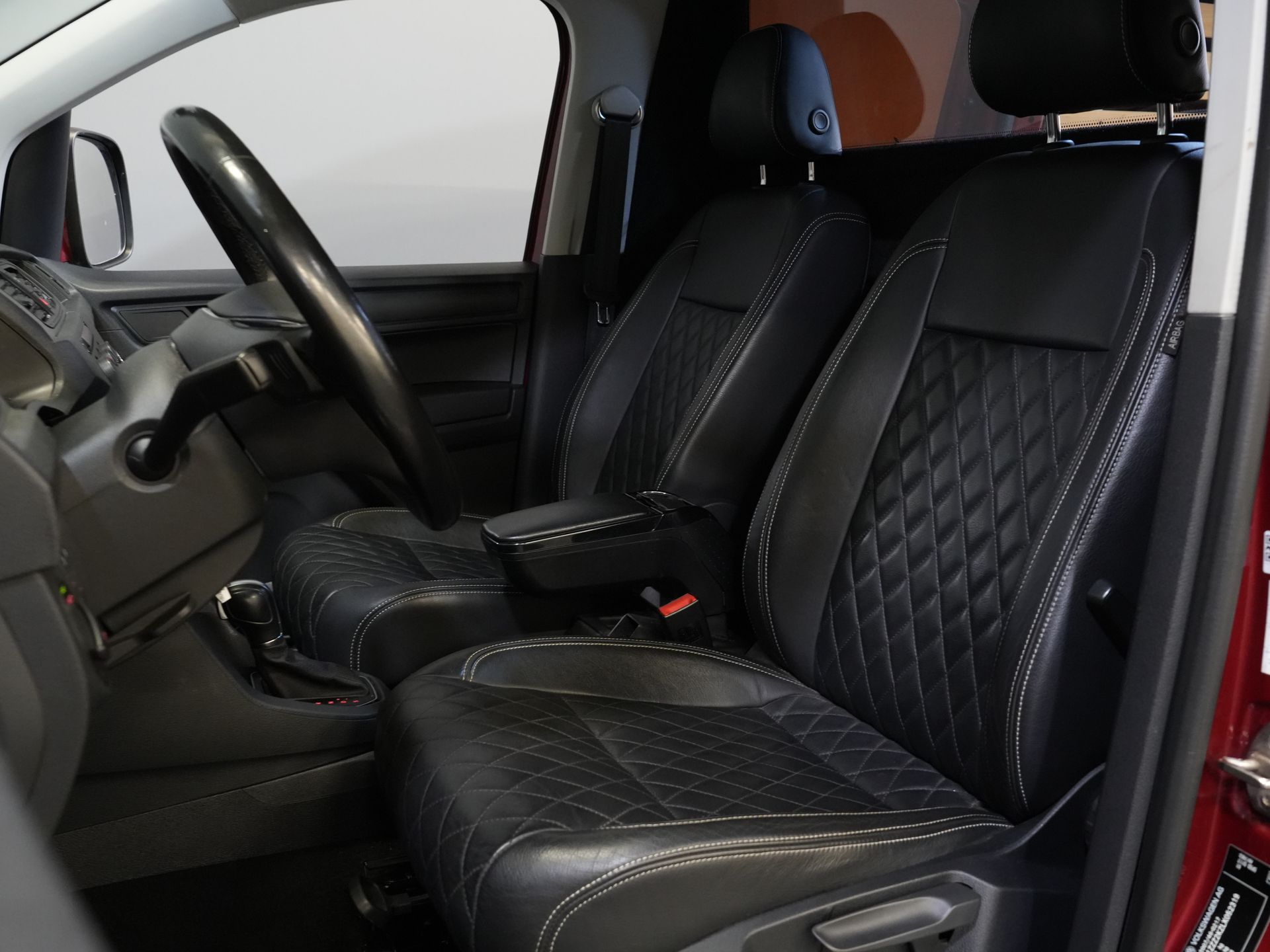 Volkswagen Caddy Фургон 2.0 TDI 100 к.с. C-Edition DSG Aut. Без ПДВ! Біксенон/ Адаптивний круїз-контроль/ Шкіра/ Клімат-контроль/ Carplay/ Підігрів сидінь/ Рейлінги на даху/ Бічні підніжки/ 