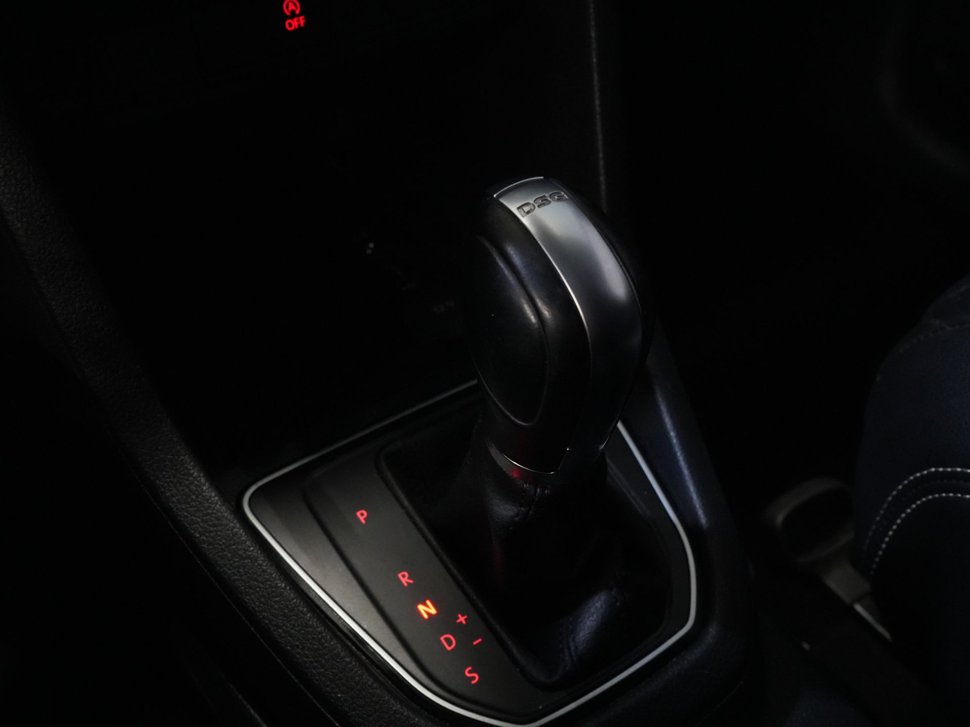 Volkswagen Caddy Фургон 2.0 TDI 100 к.с. C-Edition DSG Aut. Без ПДВ! Біксенон/ Адаптивний круїз-контроль/ Шкіра/ Клімат-контроль/ Carplay/ Підігрів сидінь/ Рейлінги на даху/ Бічні підніжки/ 