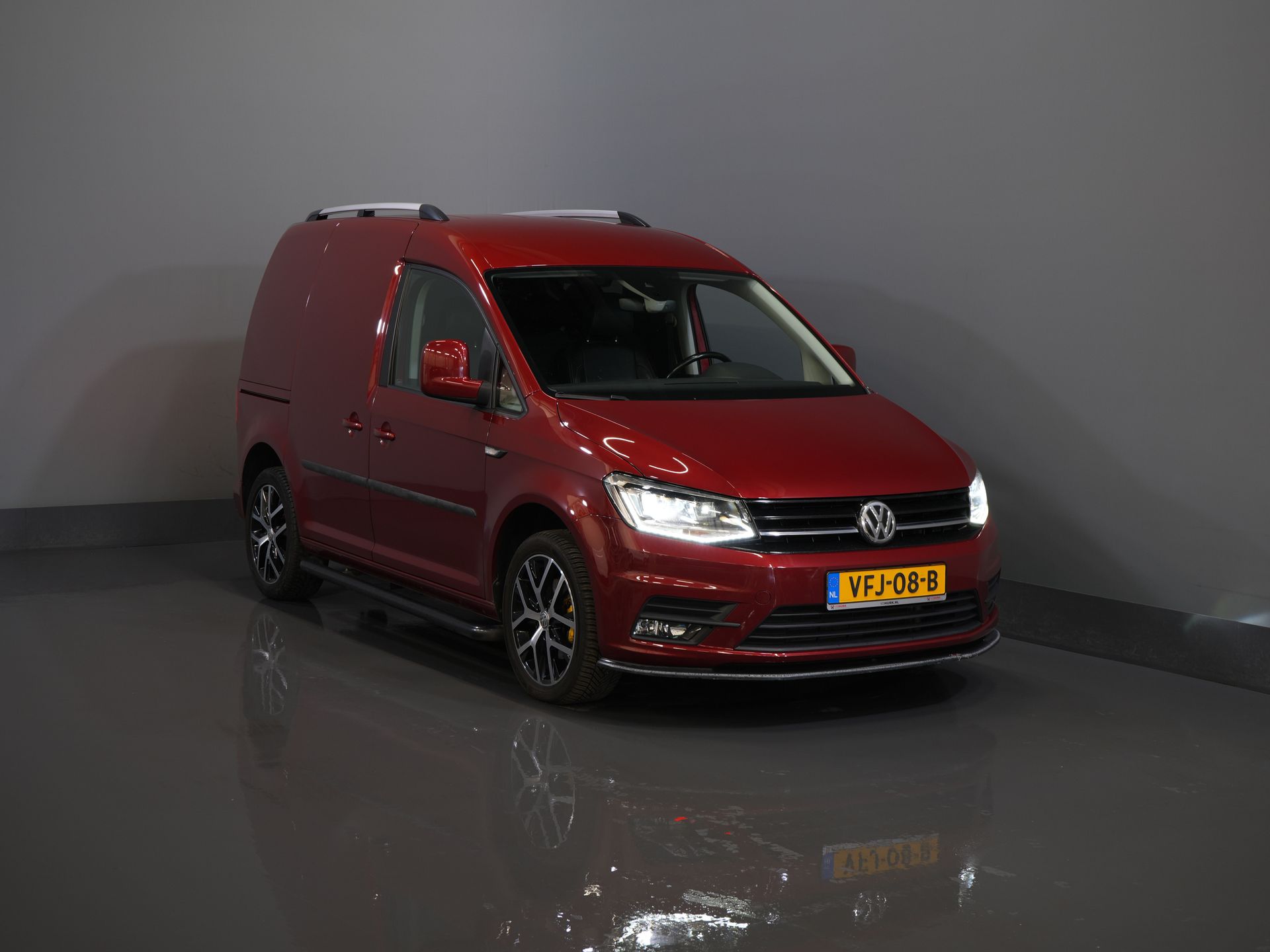 Volkswagen Caddy Фургон 2.0 TDI 100 к.с. C-Edition DSG Aut. Без ПДВ! Біксенон/ Адаптивний круїз-контроль/ Шкіра/ Клімат-контроль/ Carplay/ Підігрів сидінь/ Рейлінги на даху/ Бічні підніжки/ 