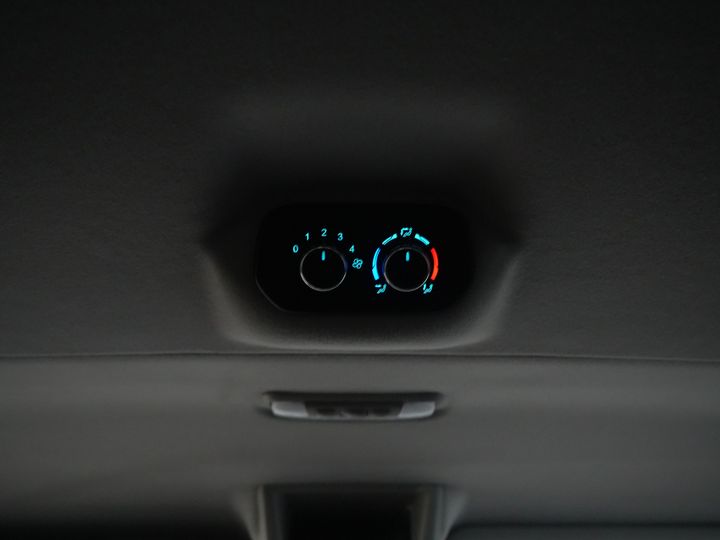 Ford Transit Custom Passenger Tourneo 2.0 TDCI € 33.207 inkl. MwSt./BPM Trend Combi/ Kombi/ 9 Personen/ 9 P/ Cruise/ PDC/ Airco