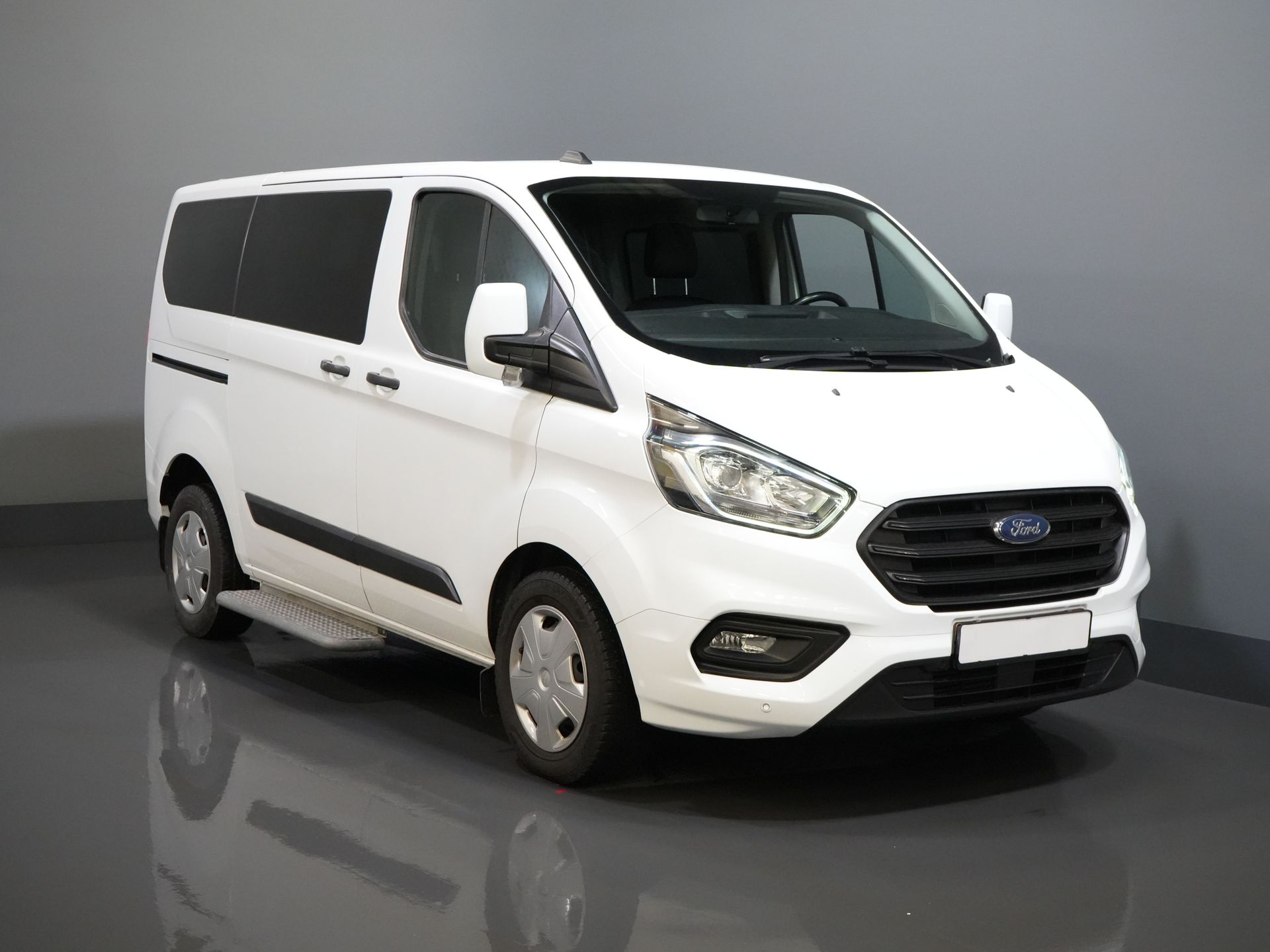 Ford Transit Custom Passenger Tourneo 2.0 TDCI € 33.207 inkl. MwSt./BPM Trend Combi/ Kombi/ 9 Personen/ 9 P/ Cruise/ PDC/ Airco