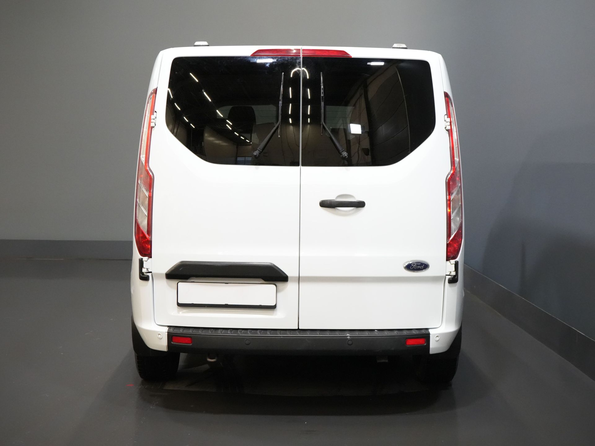 Ford Transit Custom Passenger Tourneo 2.0 TDCI € 33.207 inkl. MwSt./BPM Trend Combi/ Kombi/ 9 Personen/ 9 P/ Cruise/ PDC/ Airco