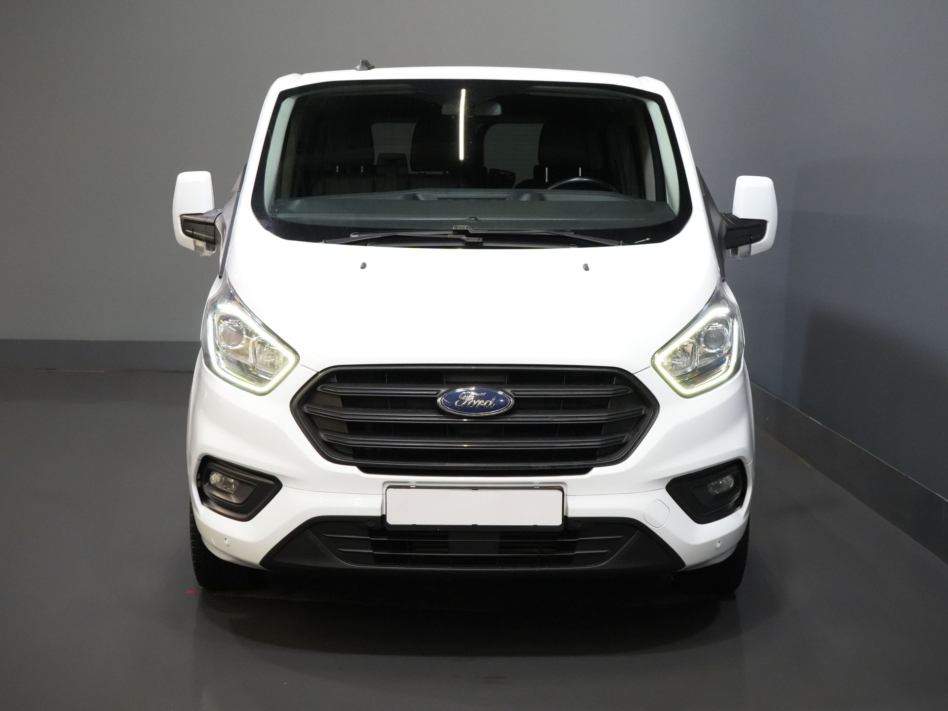 Ford Transit Custom Passenger Tourneo 2.0 TDCI € 33.207 inkl. MwSt./BPM Trend Combi/ Kombi/ 9 Personen/ 9 P/ Cruise/ PDC/ Airco