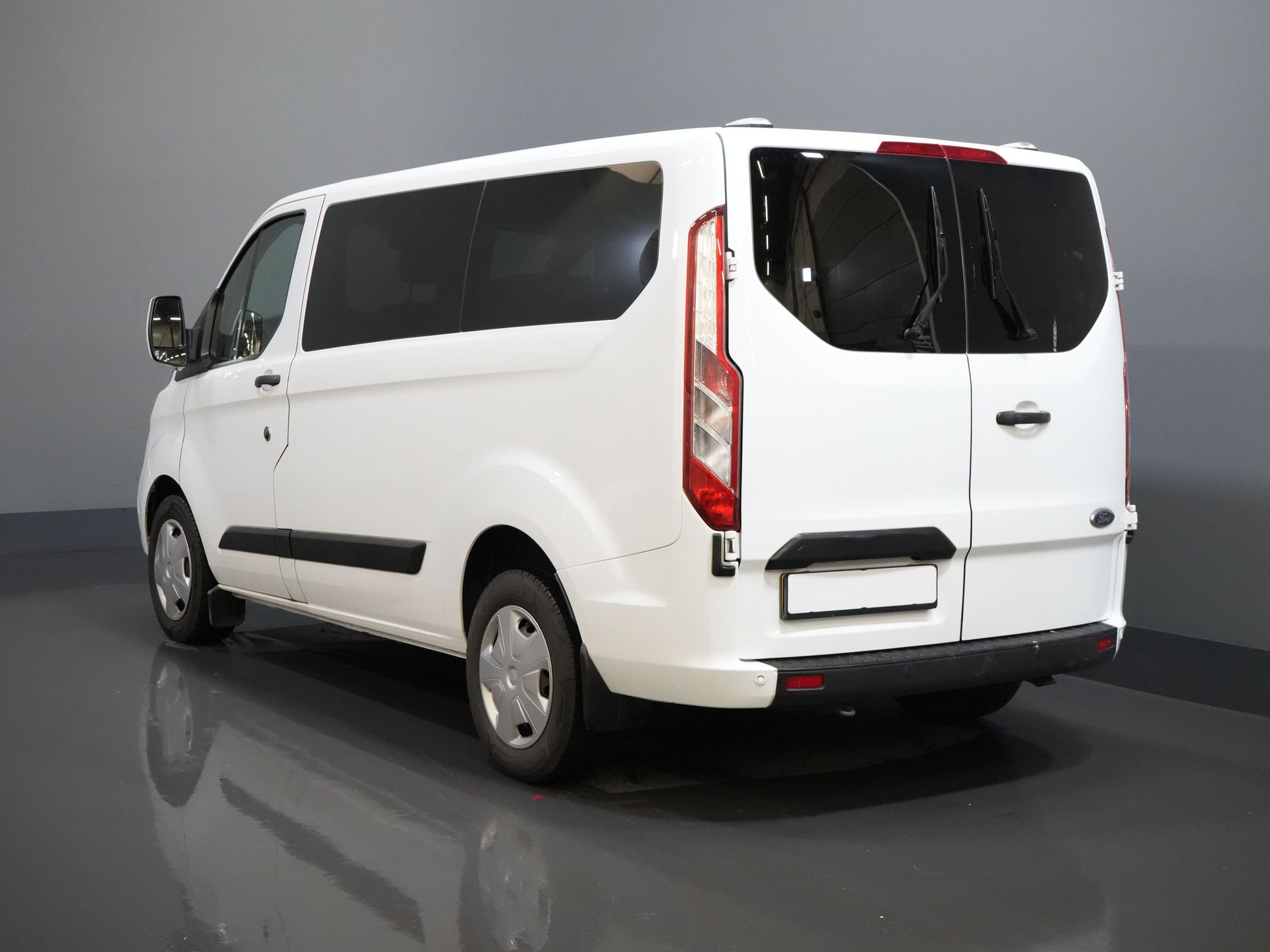 Ford Transit Custom Passenger Tourneo 2.0 TDCI € 33.207 inkl. MwSt./BPM Trend Combi/ Kombi/ 9 Personen/ 9 P/ Cruise/ PDC/ Airco