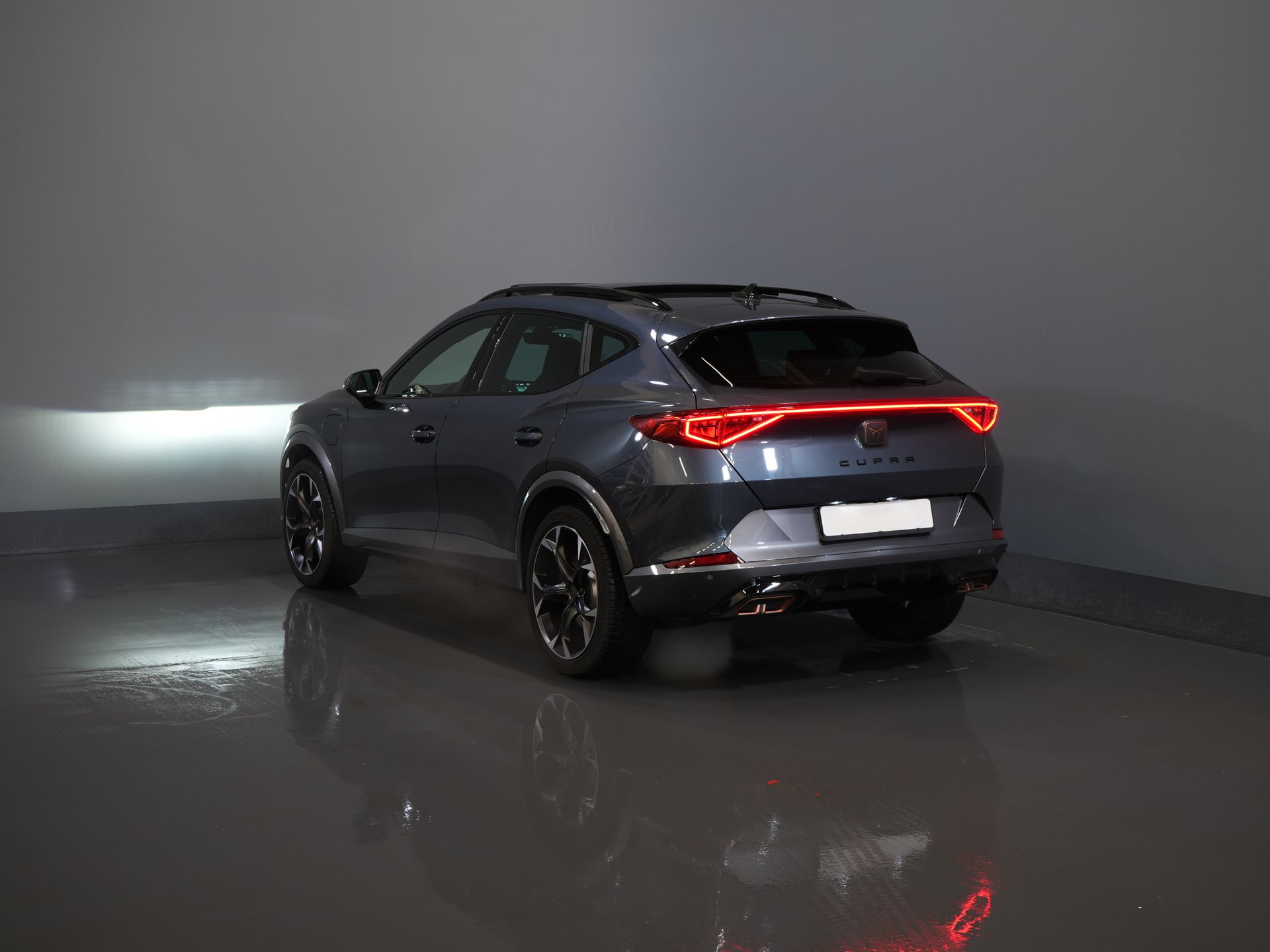 CUPRA Formentor SUV CUPRA Formentor 1.4 e-Hybrid 245 pk VZ Performance Edition Pano/ Leder/ Elek.Klep/ Mem.Stoel/ Matrix/ Adapt. Cruise/ Carplay/ Ca