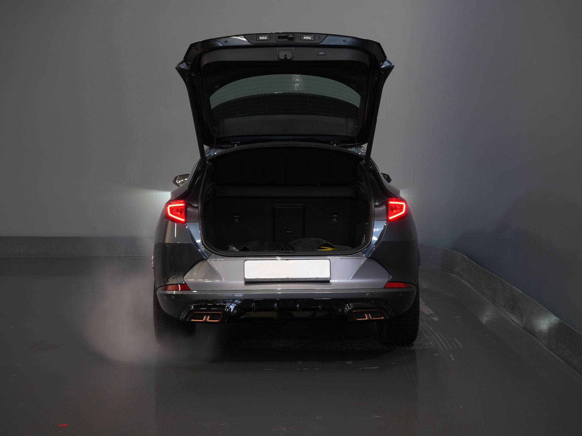 CUPRA Formentor SUV CUPRA Formentor 1.4 e-Hybrid 245 pk VZ Performance Edition Pano/ Leder/ Elek.Klep/ Mem.Stoel/ Matrix/ Adapt. Cruise/ Carplay/ Ca