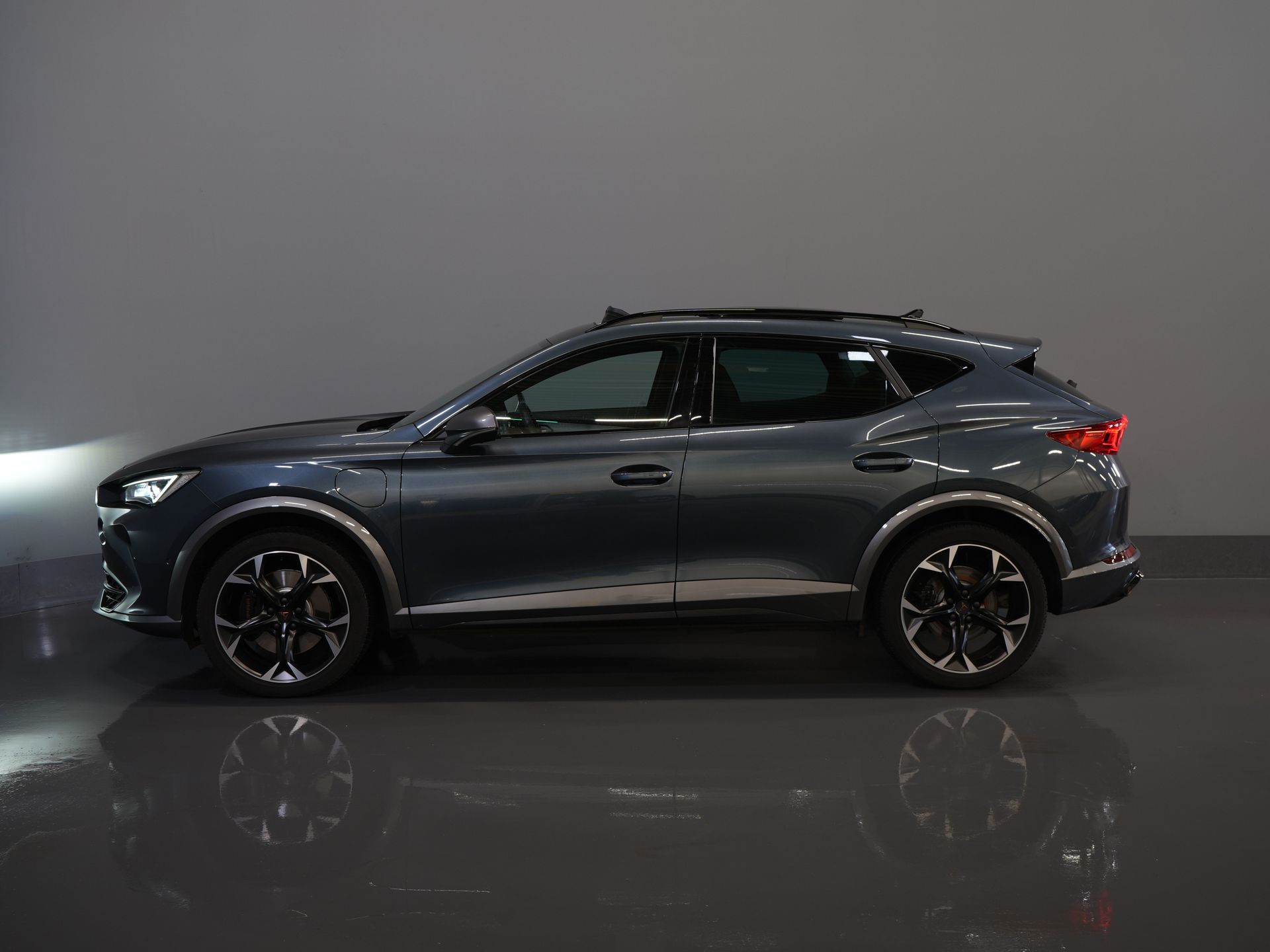 CUPRA Formentor SUV CUPRA Formentor 1.4 e-Hybrid 245 pk VZ Performance Edition Pano/ Leder/ Elek.Klep/ Mem.Stoel/ Matrix/ Adapt. Cruise/ Carplay/ Ca