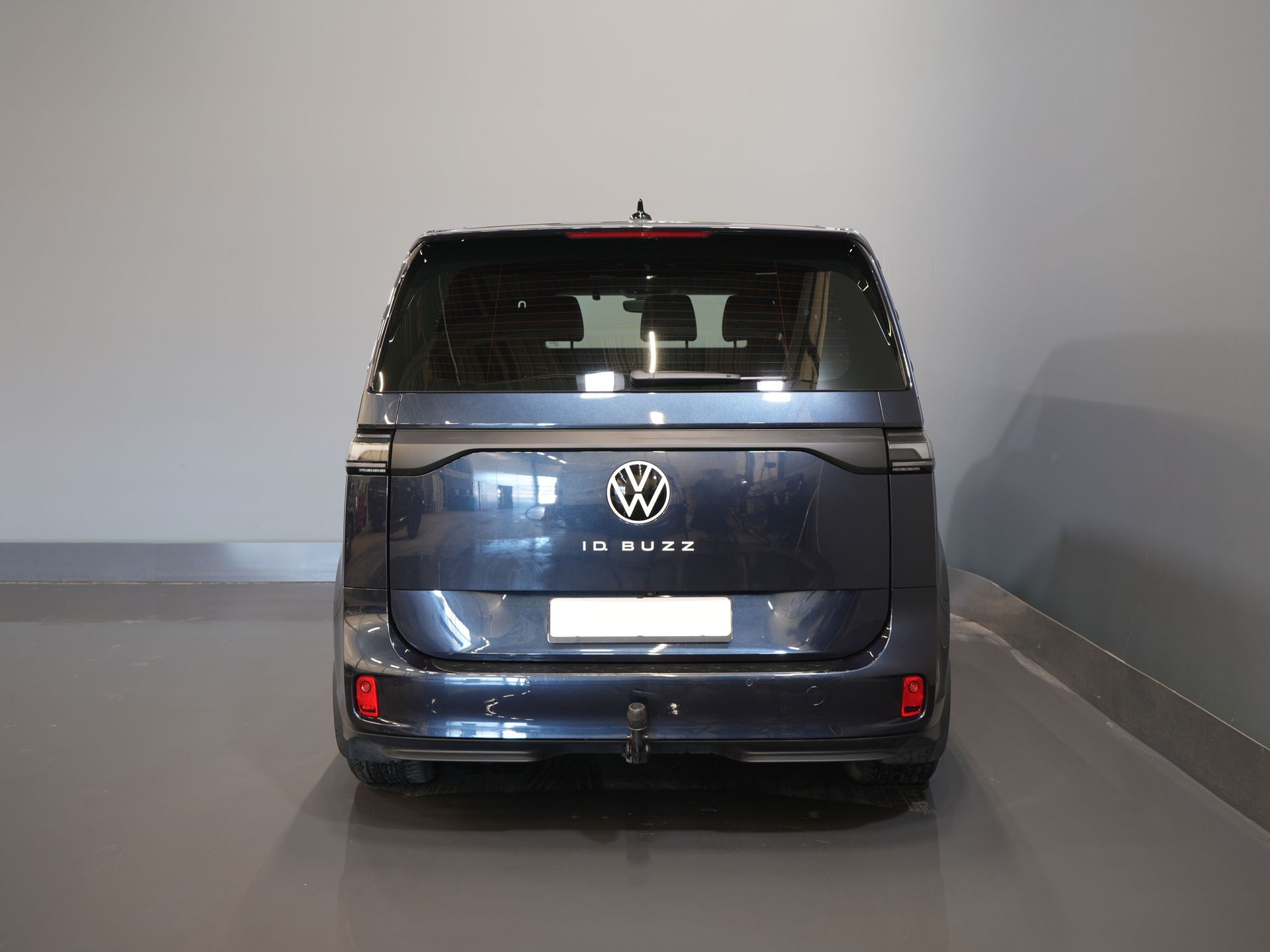 Volkswagen ID. Buzz Van Cargo 77 kWh 360km WLTP/ Adapt. Cruise/ Elek. Anhängevorrichtung/ Sitzverw./ Lenkverw./ Carplay/ Kamera/ PDC/ LMV