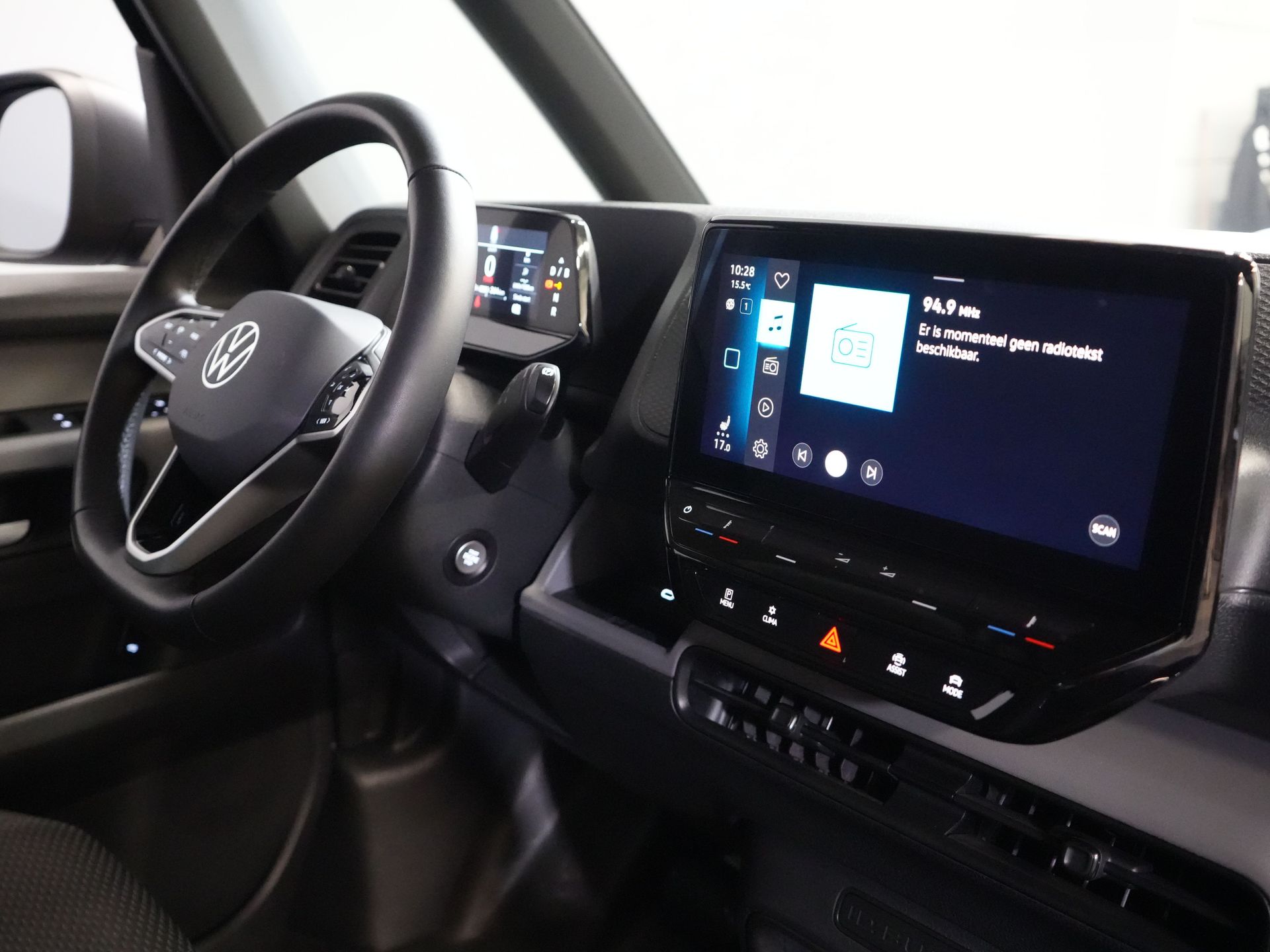 Volkswagen ID. Buzz Van Cargo 77 kWh 360km WLTP/ Adapt. Cruise/ Elek. Anhängevorrichtung/ Sitzverw./ Lenkverw./ Carplay/ Kamera/ PDC/ LMV