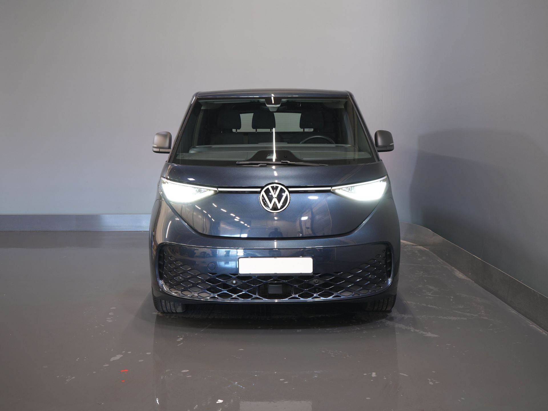 Volkswagen ID. Buzz Van Cargo 77 kWh 360km WLTP/ Adapt. Cruise/ Elek. Anhängevorrichtung/ Sitzverw./ Lenkverw./ Carplay/ Kamera/ PDC/ LMV
